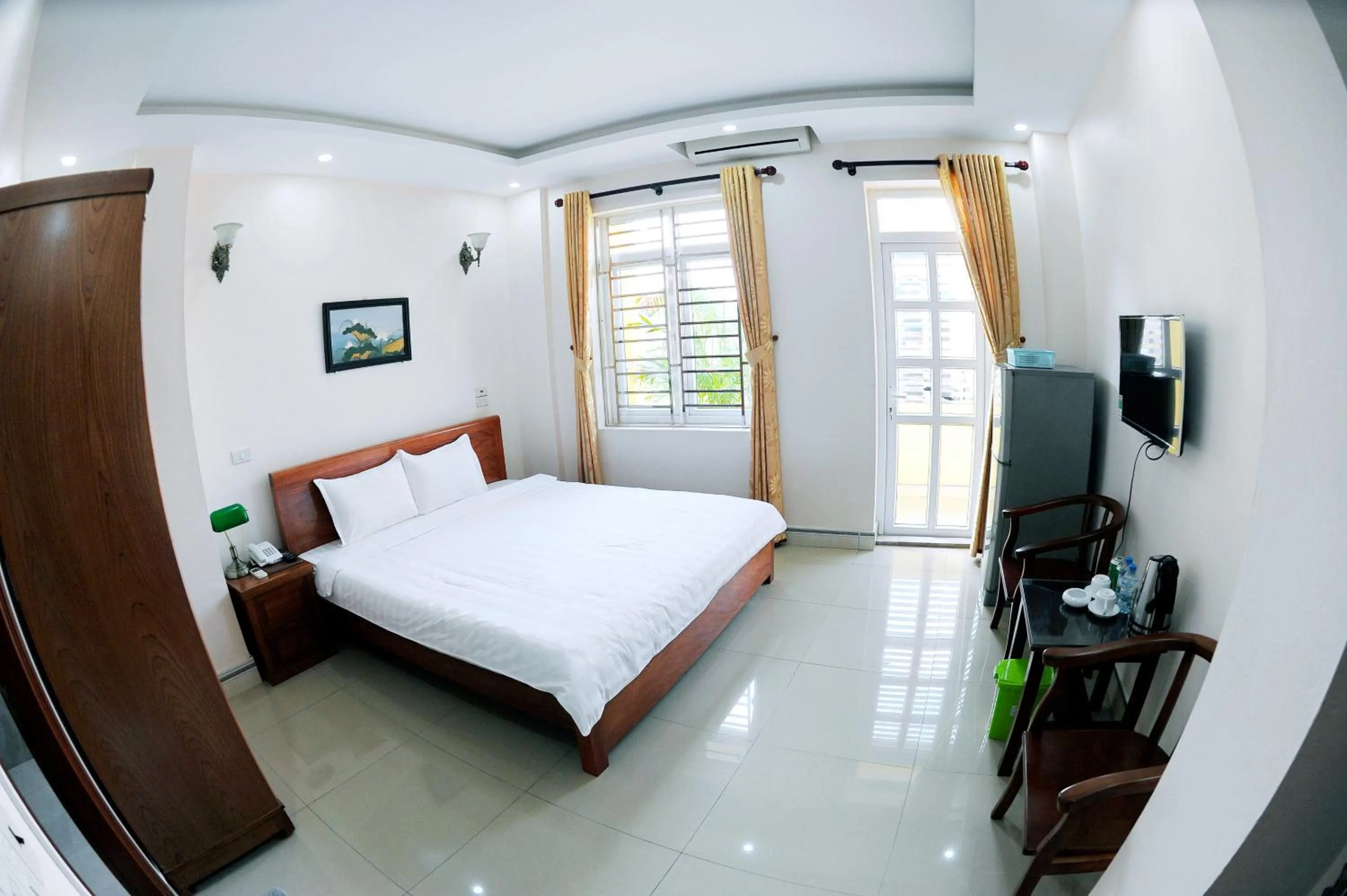Deluxe King Suite in Binh Minh Hotel