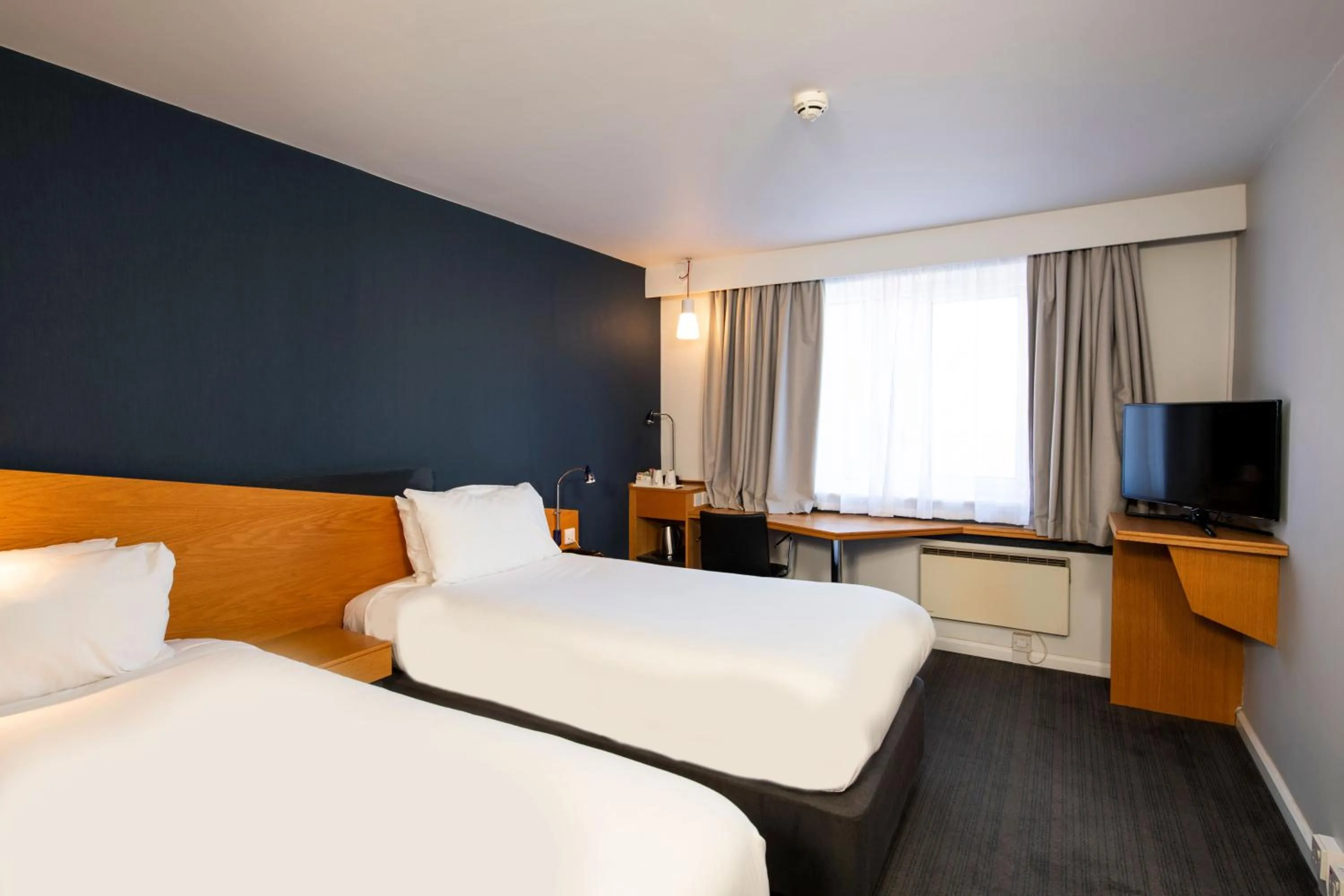 Standard Twin Room with Free Hot Breakfast in Holiday Inn Express Lichfield by IHG