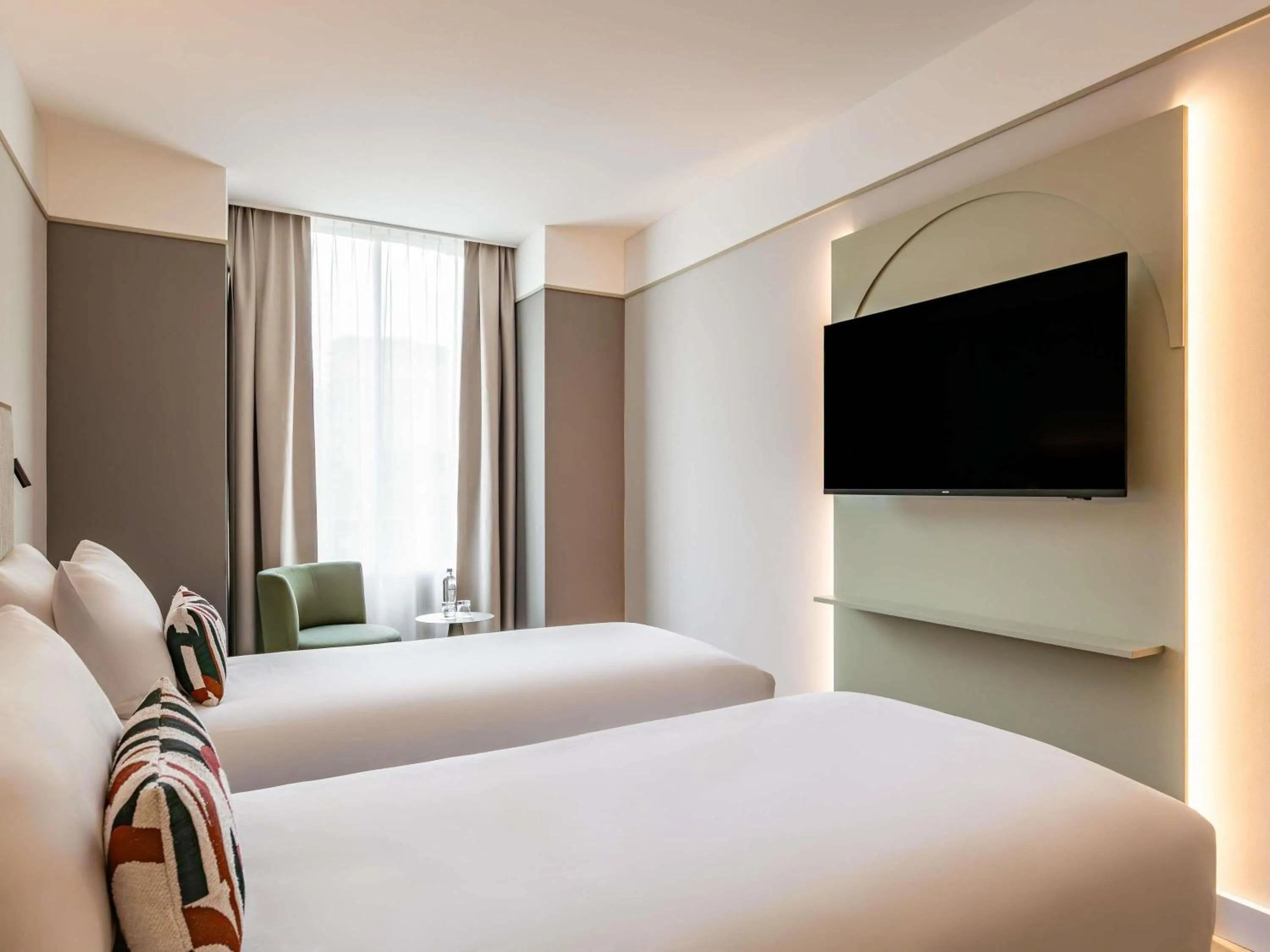 Classic Twin Room in Mercure Liege City Centre