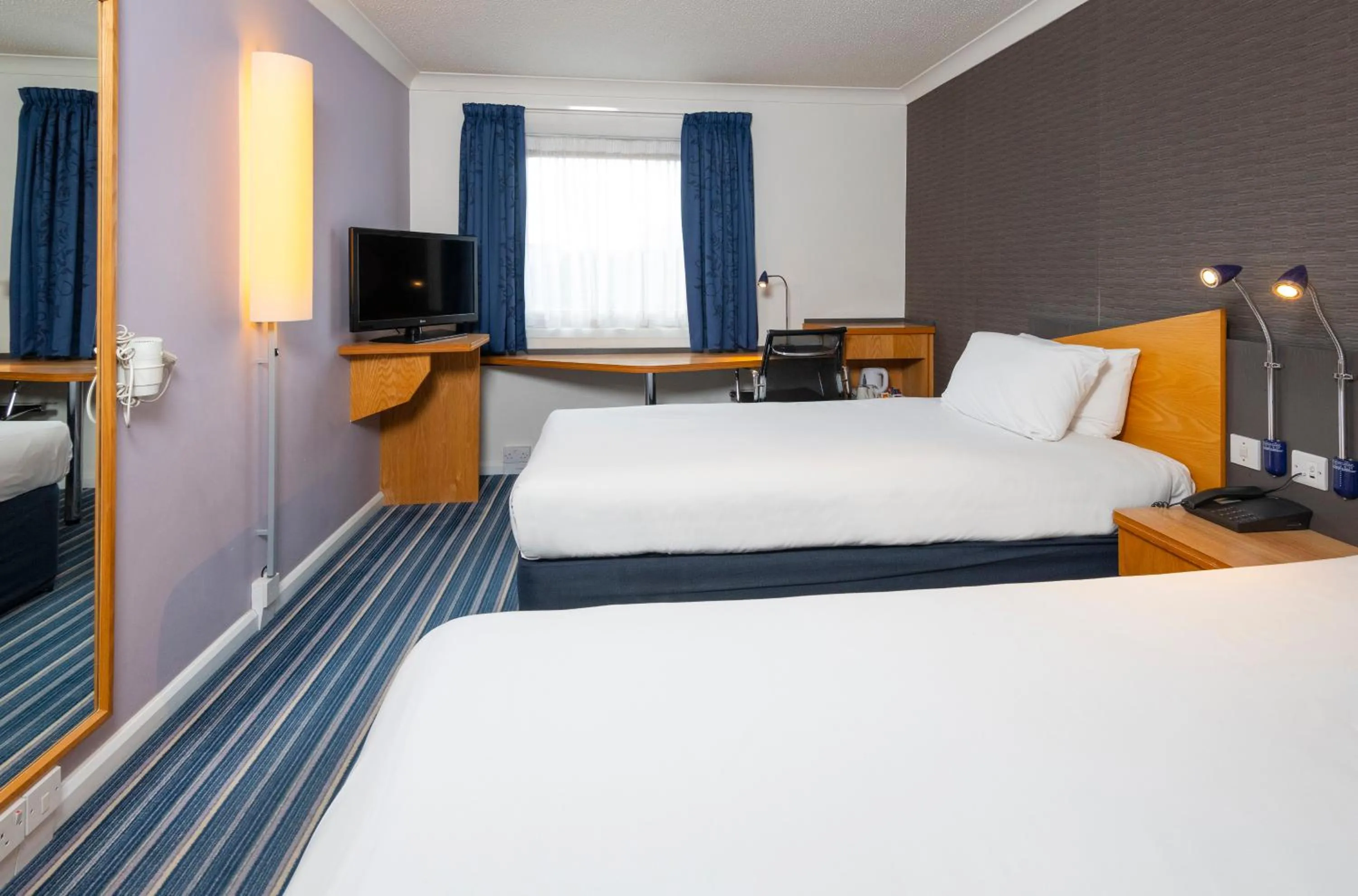 Standard Twin Room with Free Hot Breakfast in Holiday Inn Express London Chingford by IHG