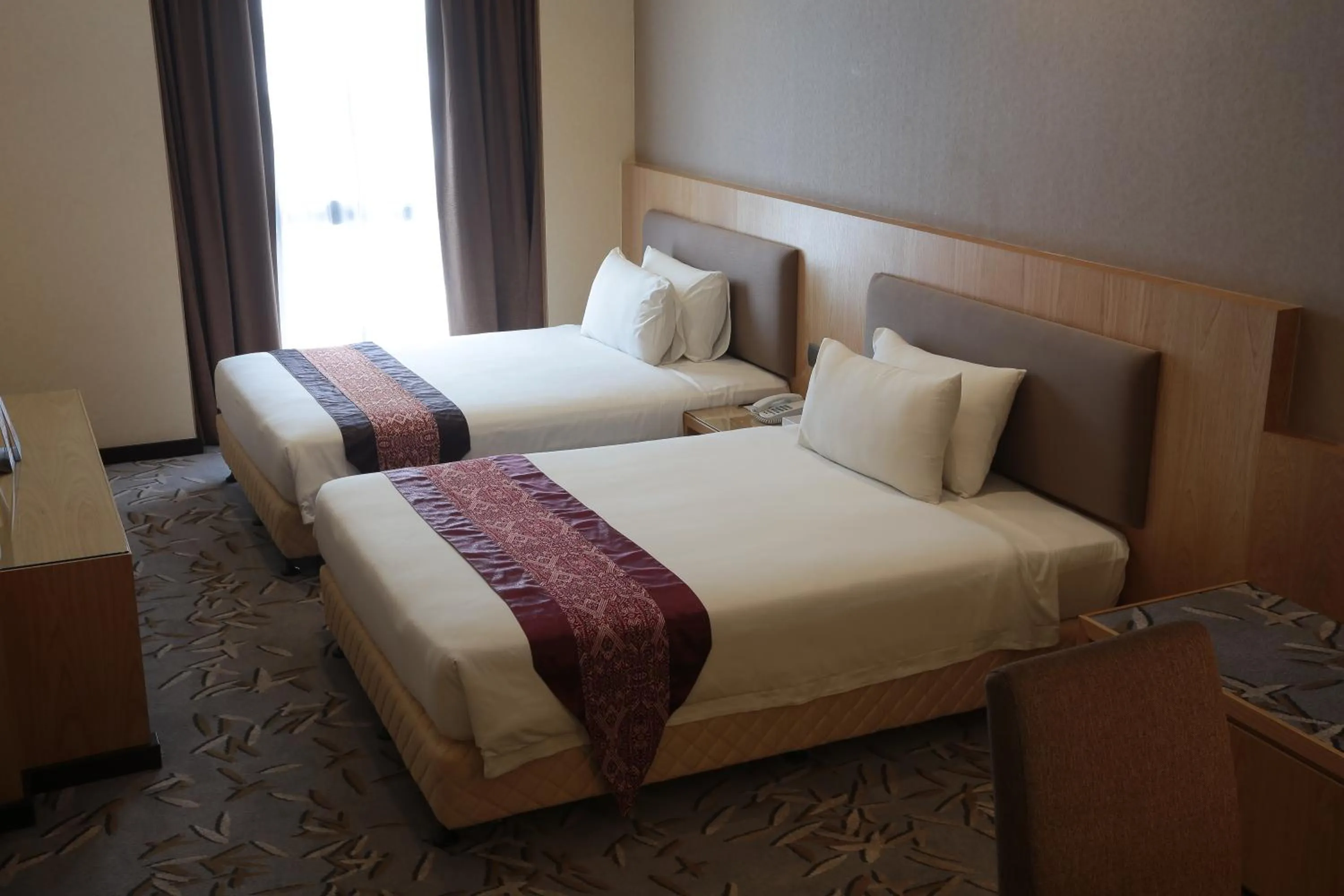 Deluxe Twin Room in Imperial Riverbank Hotel Kuching