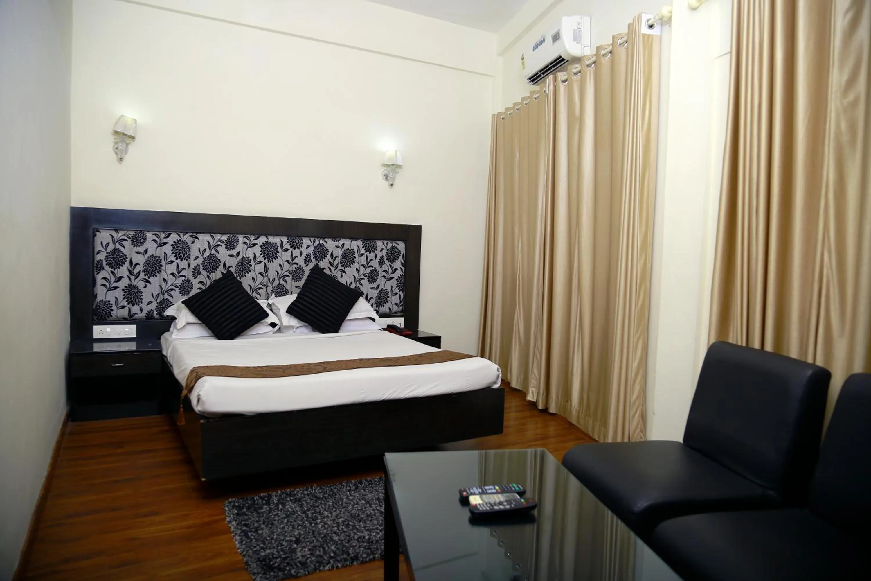 Superior Double Room - single occupancy in Green Park Residency