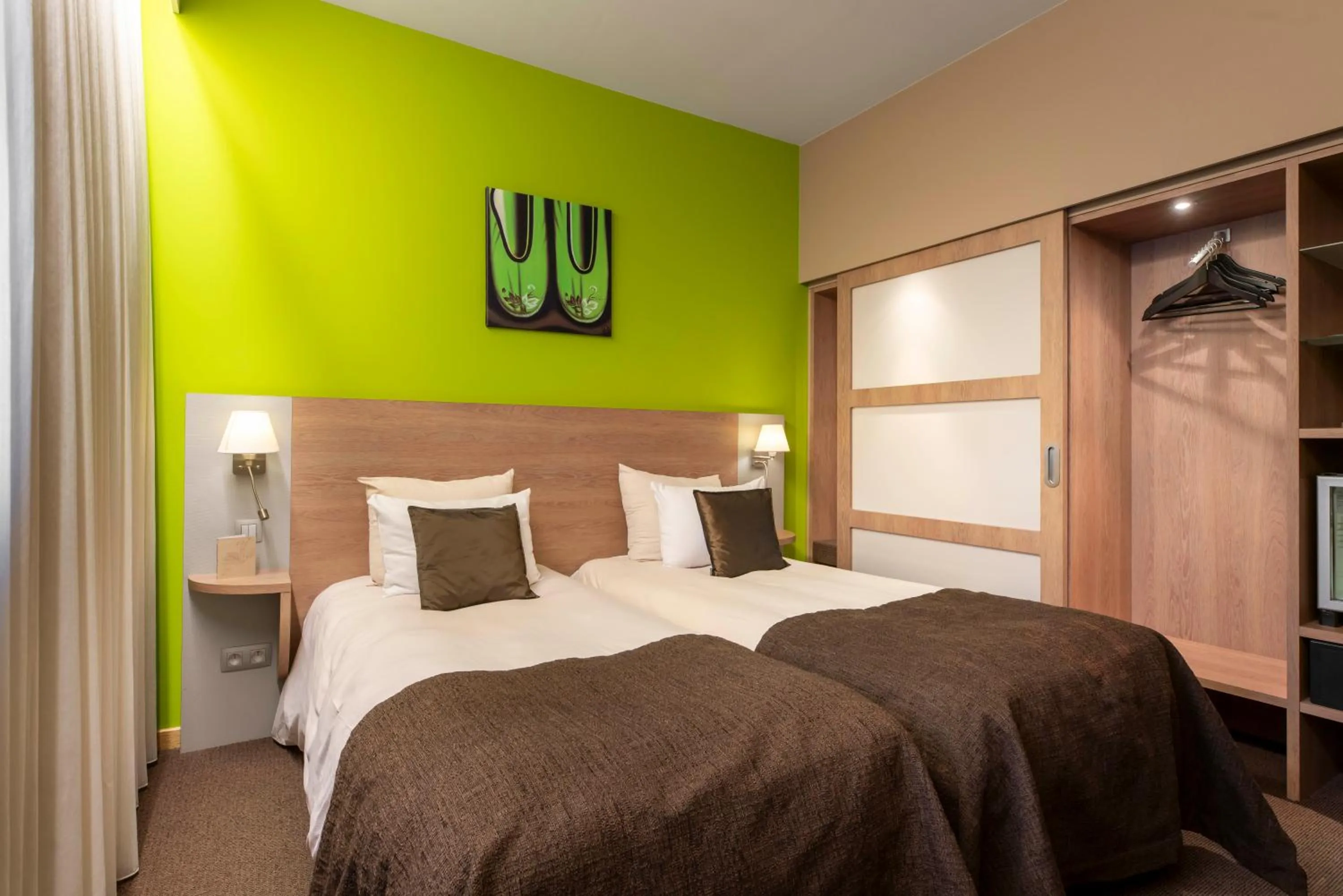 Twin Room in Van der Valk Waterloo