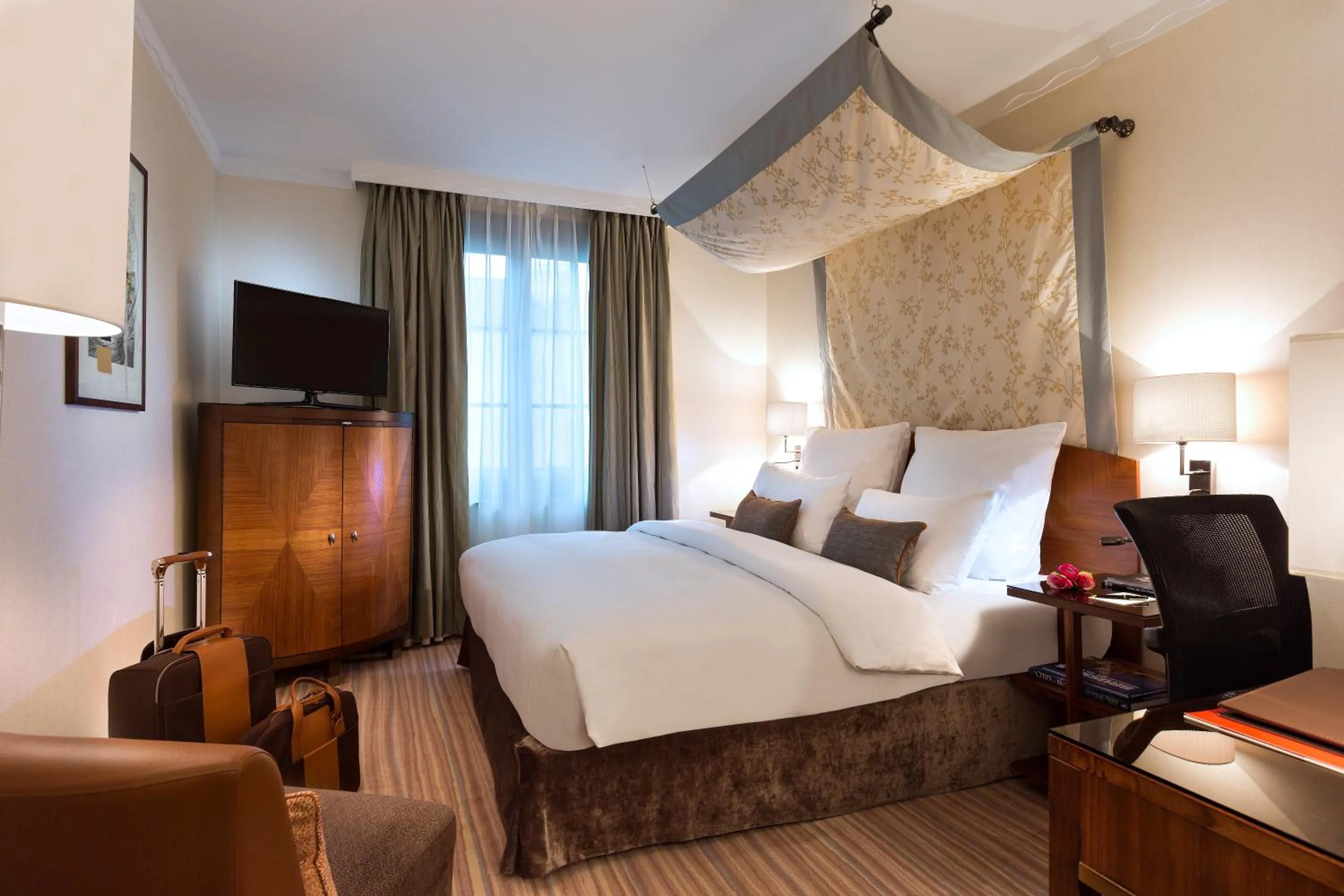 Premium Queen Room in Warwick Grand-Place Brussels