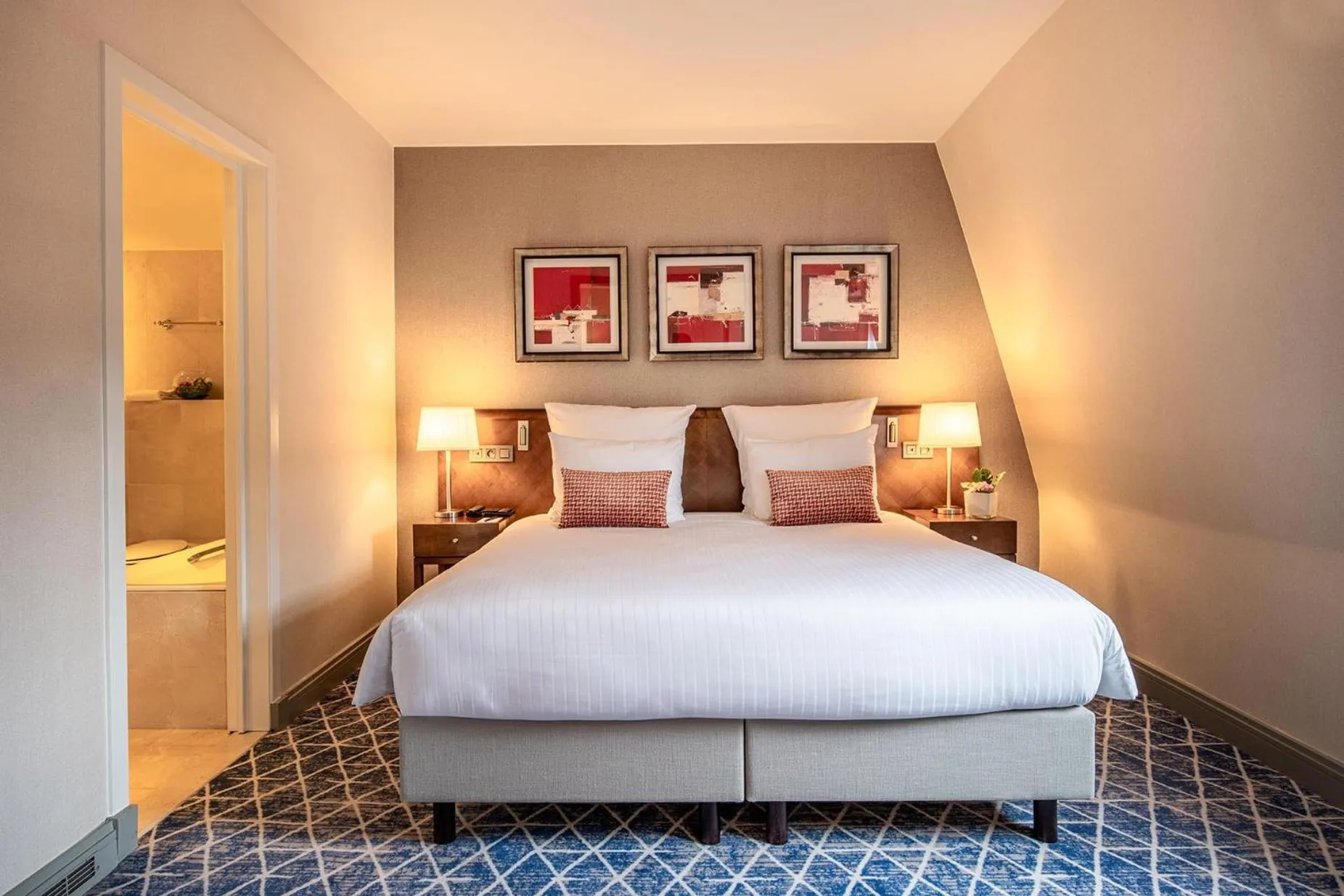 Junior Suite in Warwick Grand-Place Brussels