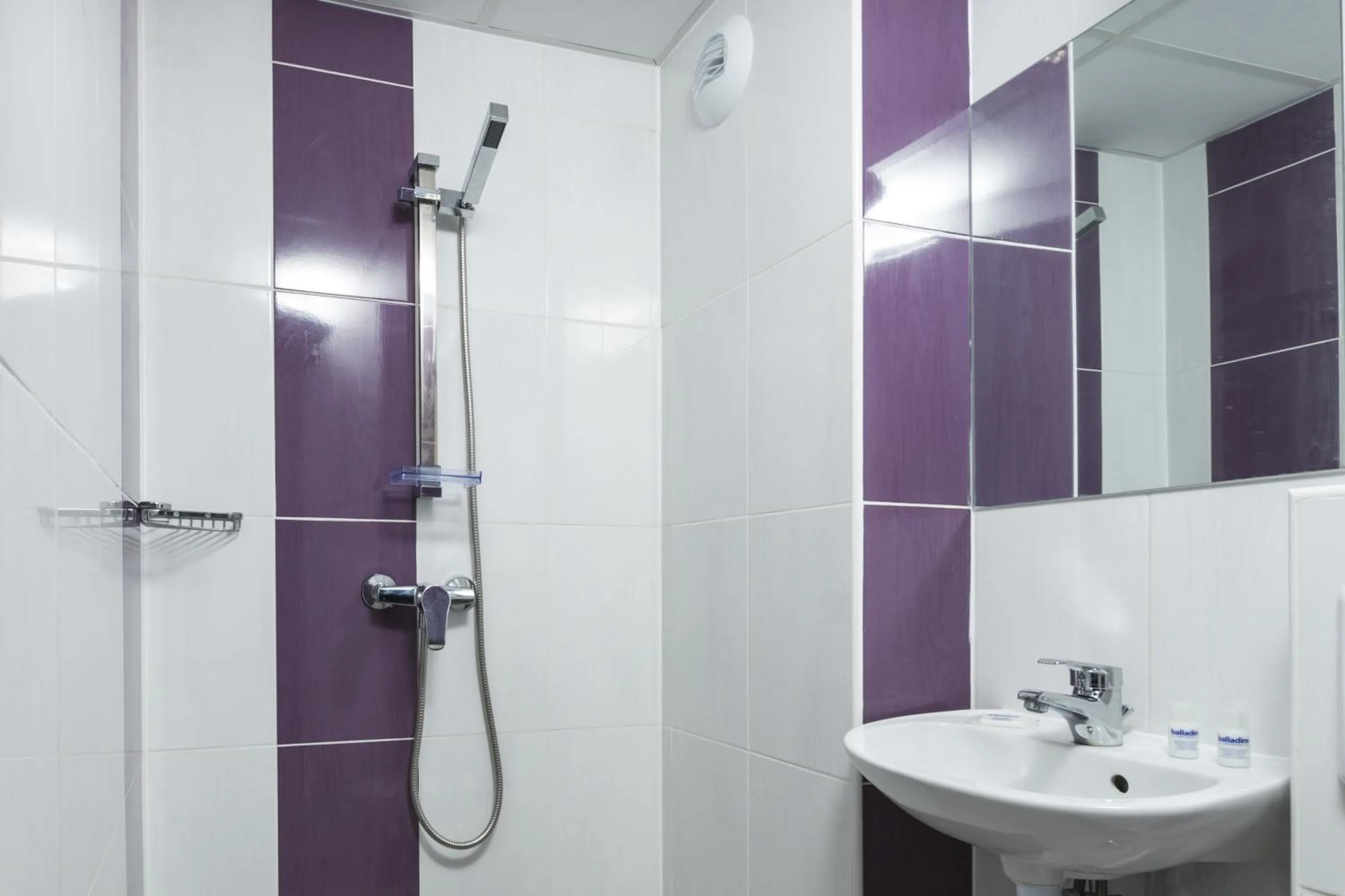 Twin Room in initial by balladins Saint-Quentin / Gauchy