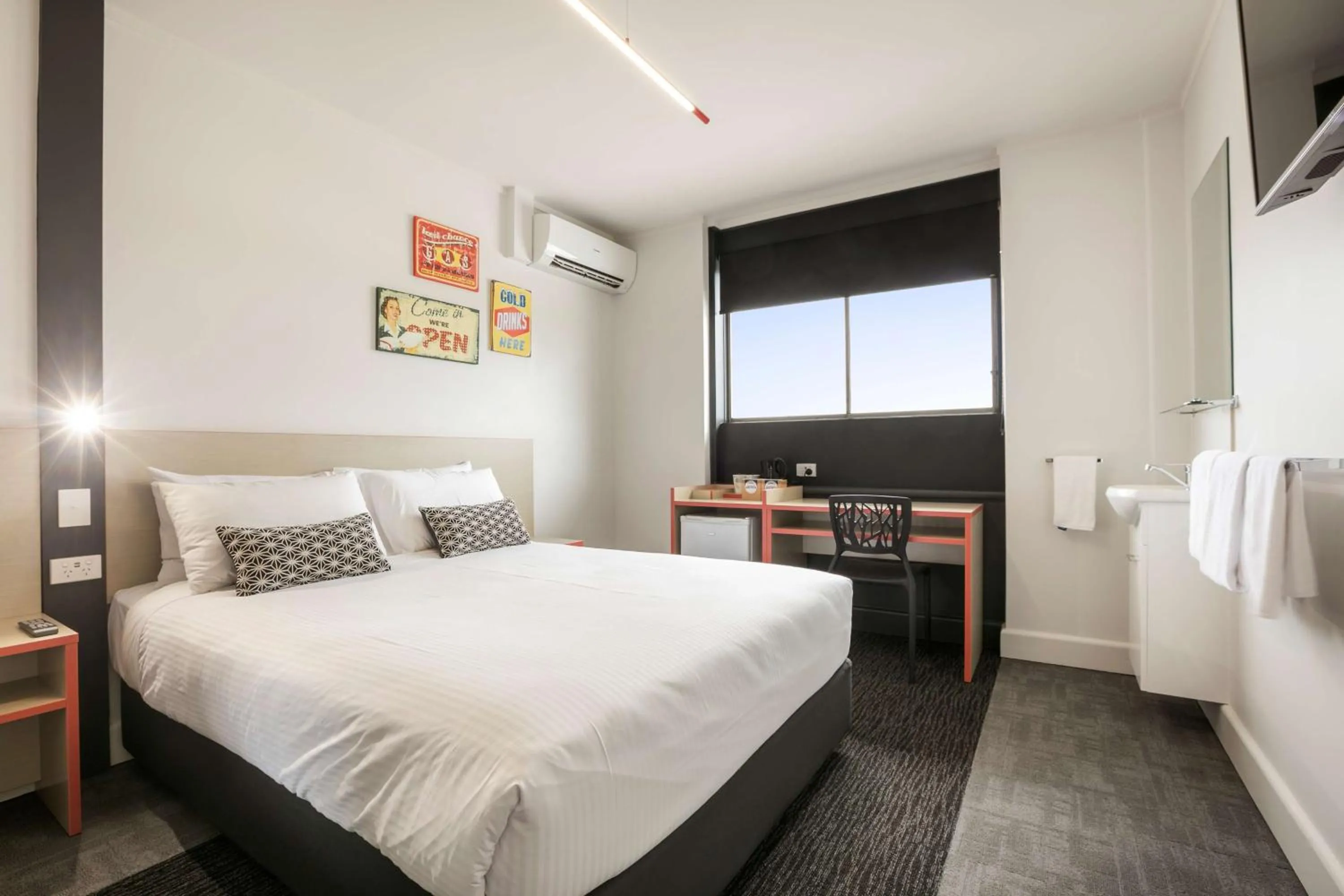 Economy Queen Room with Shared Bathroom Facilities  in Nightcap at Camp Hill Hotel