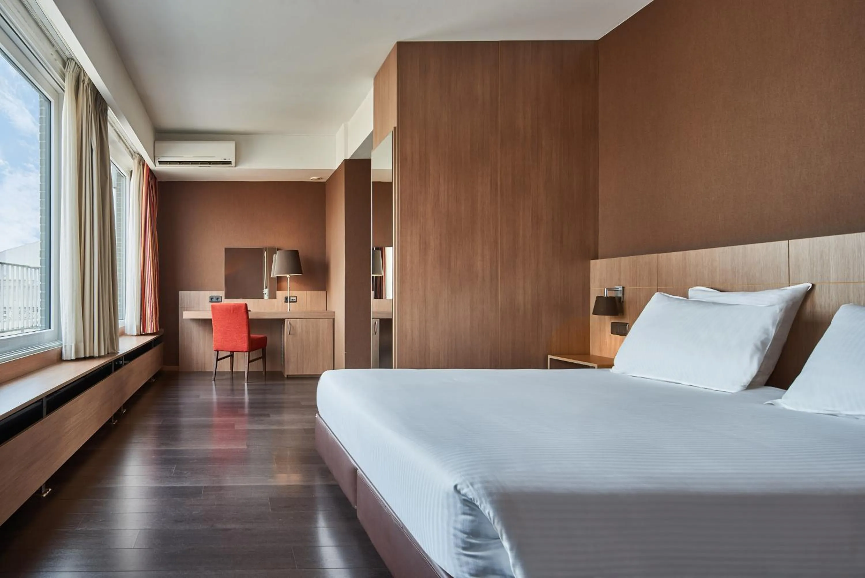 Deluxe Double Room with Balcony in Theater Hotel