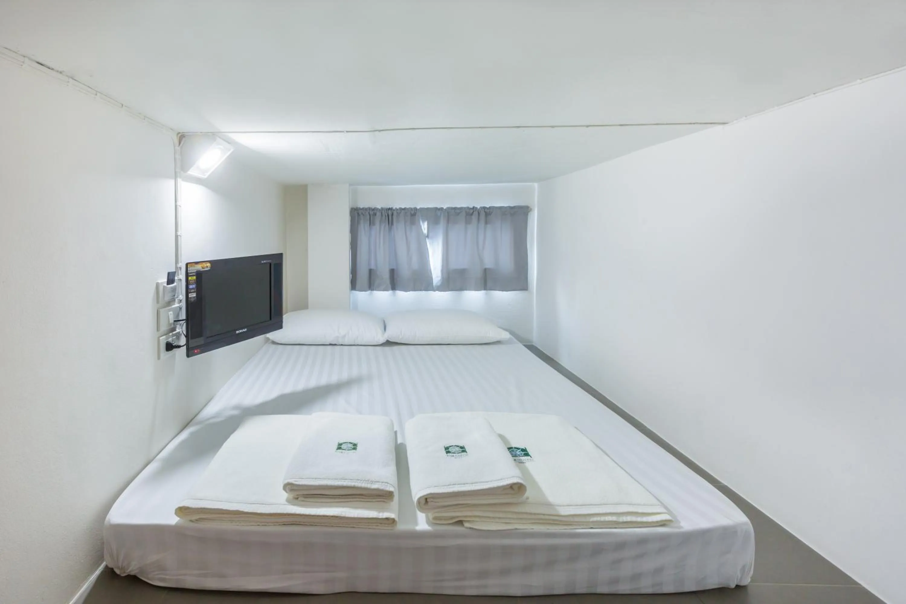 Double Capsule Bed with Window in P168 Hostel Samui
