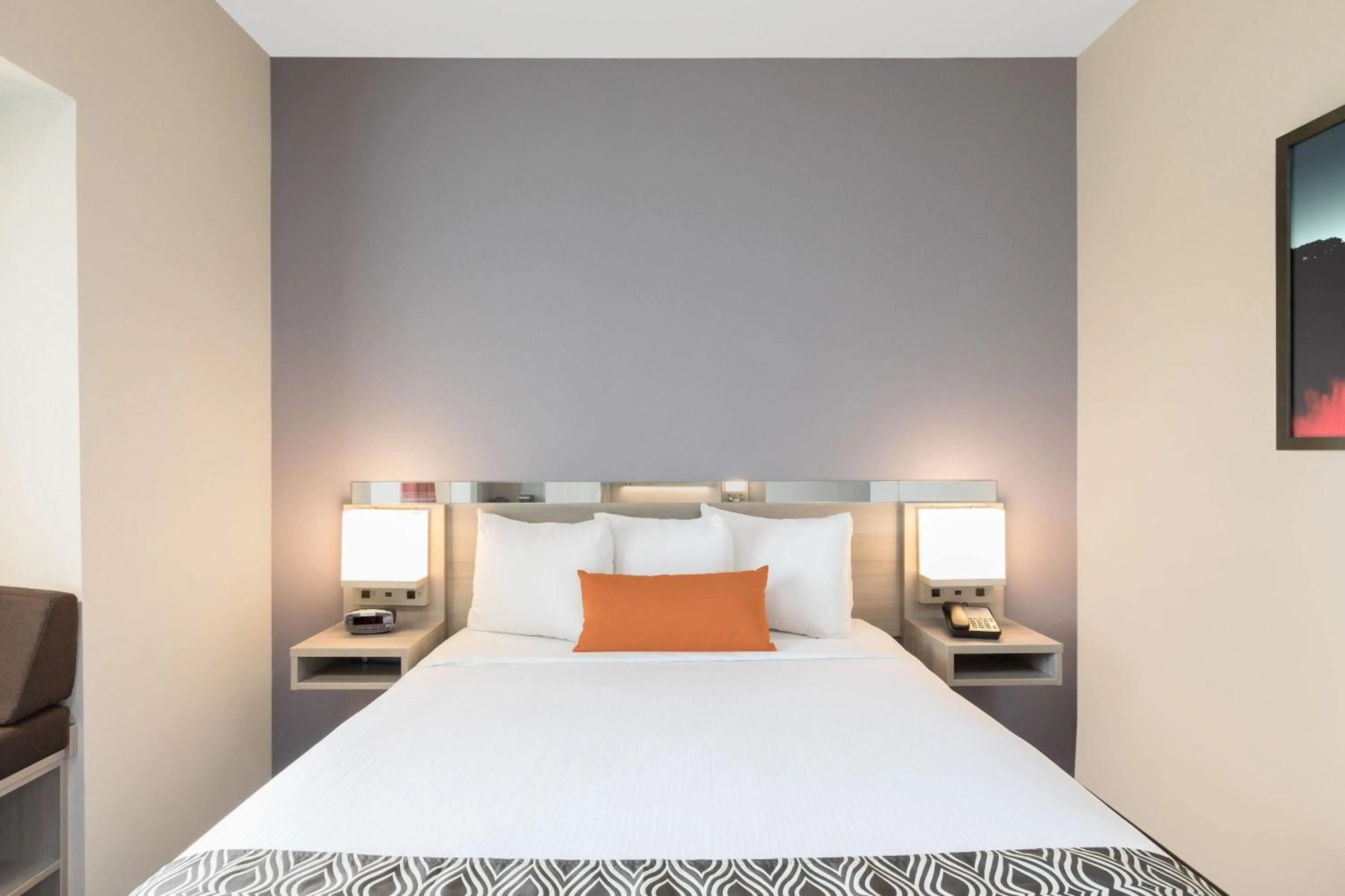 Queen Room - Non-Smoking in Microtel Inn & Suites by Wyndham Perry