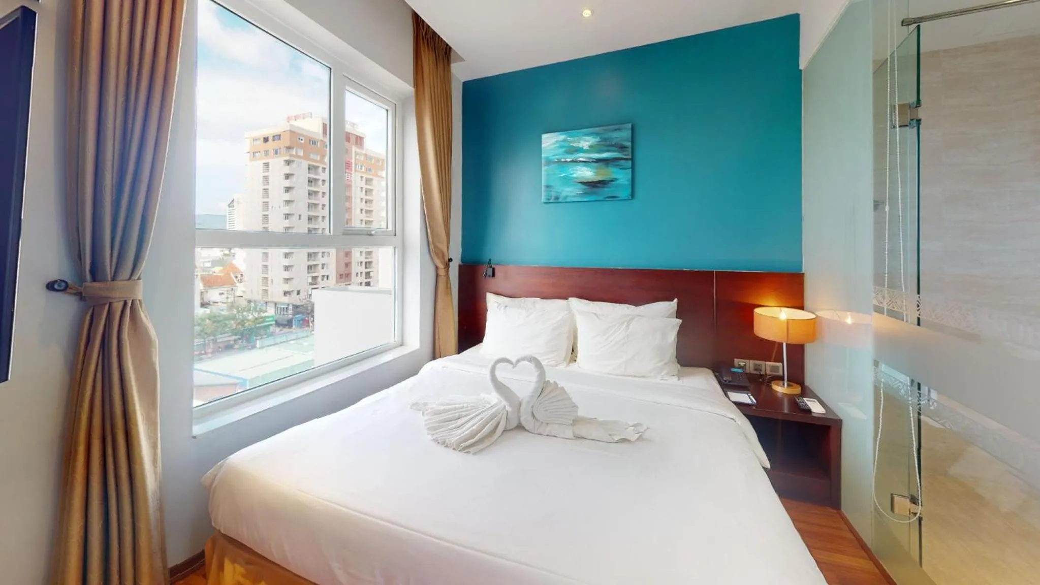 Bed in Sofia Suite Hotel & Spa Da Nang - Free 01 Draught Beer and 20-minute Spa per Room