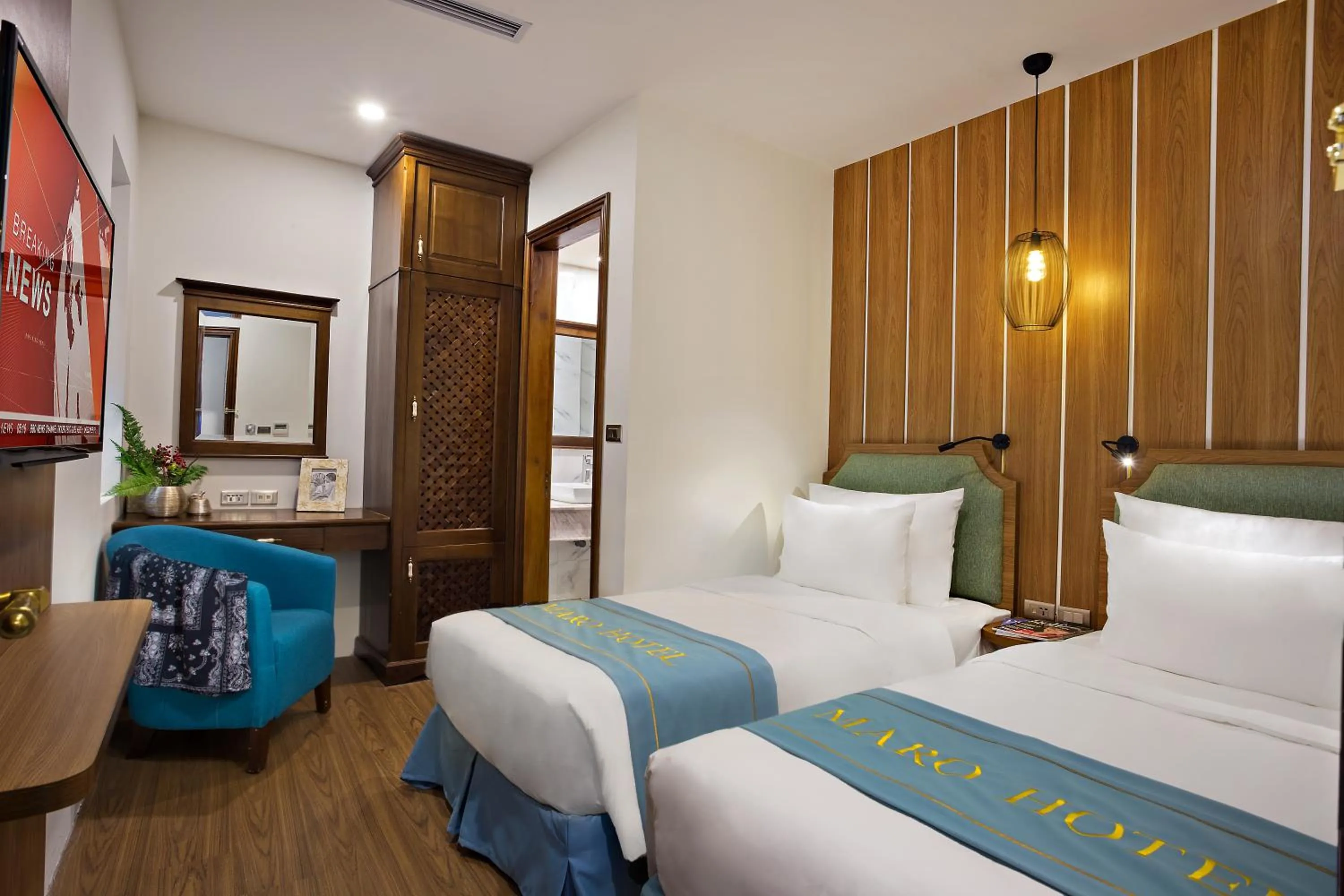 Deluxe Twin Room in Maro Hotel