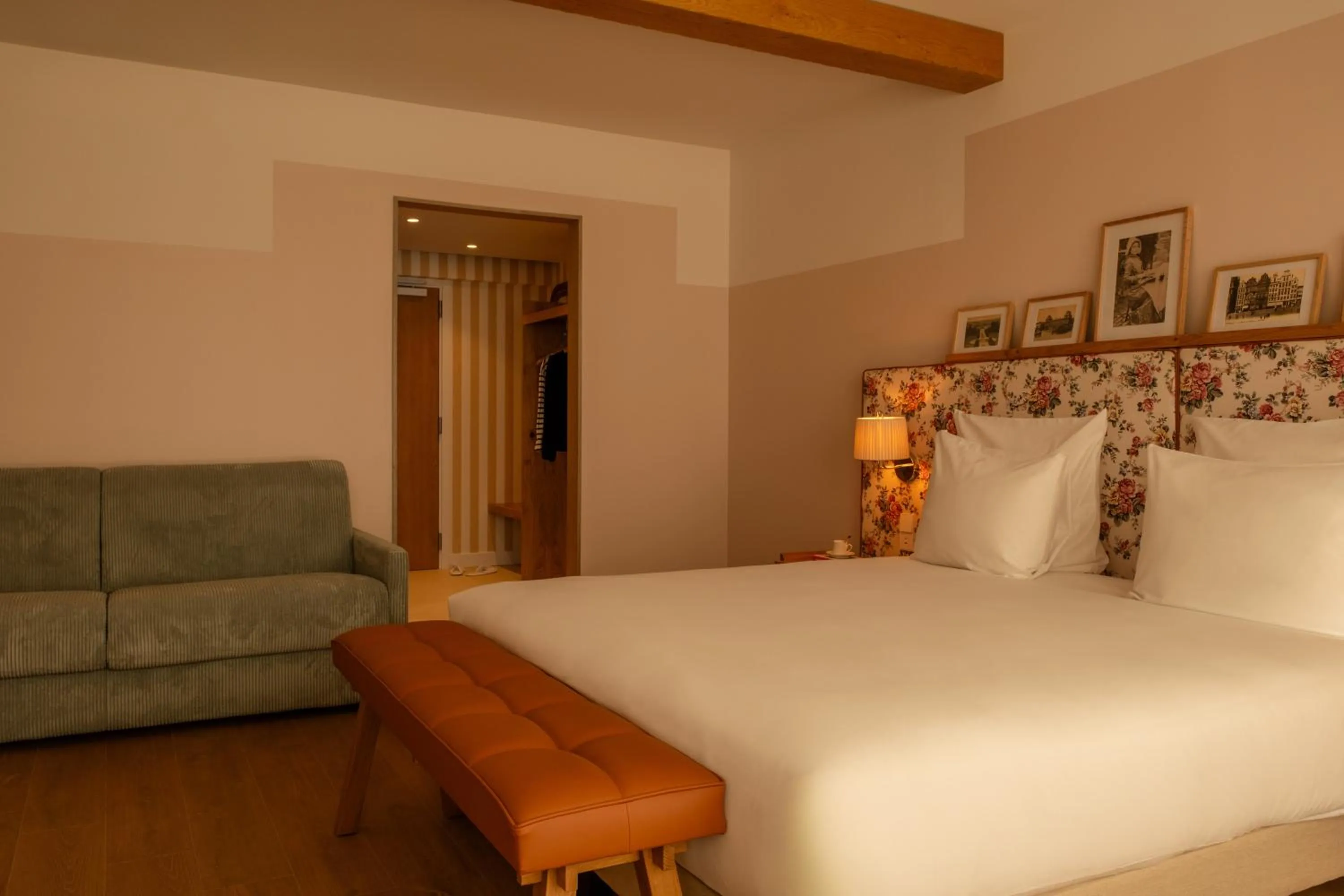 Deluxe King Room in 9Hotel Chelton