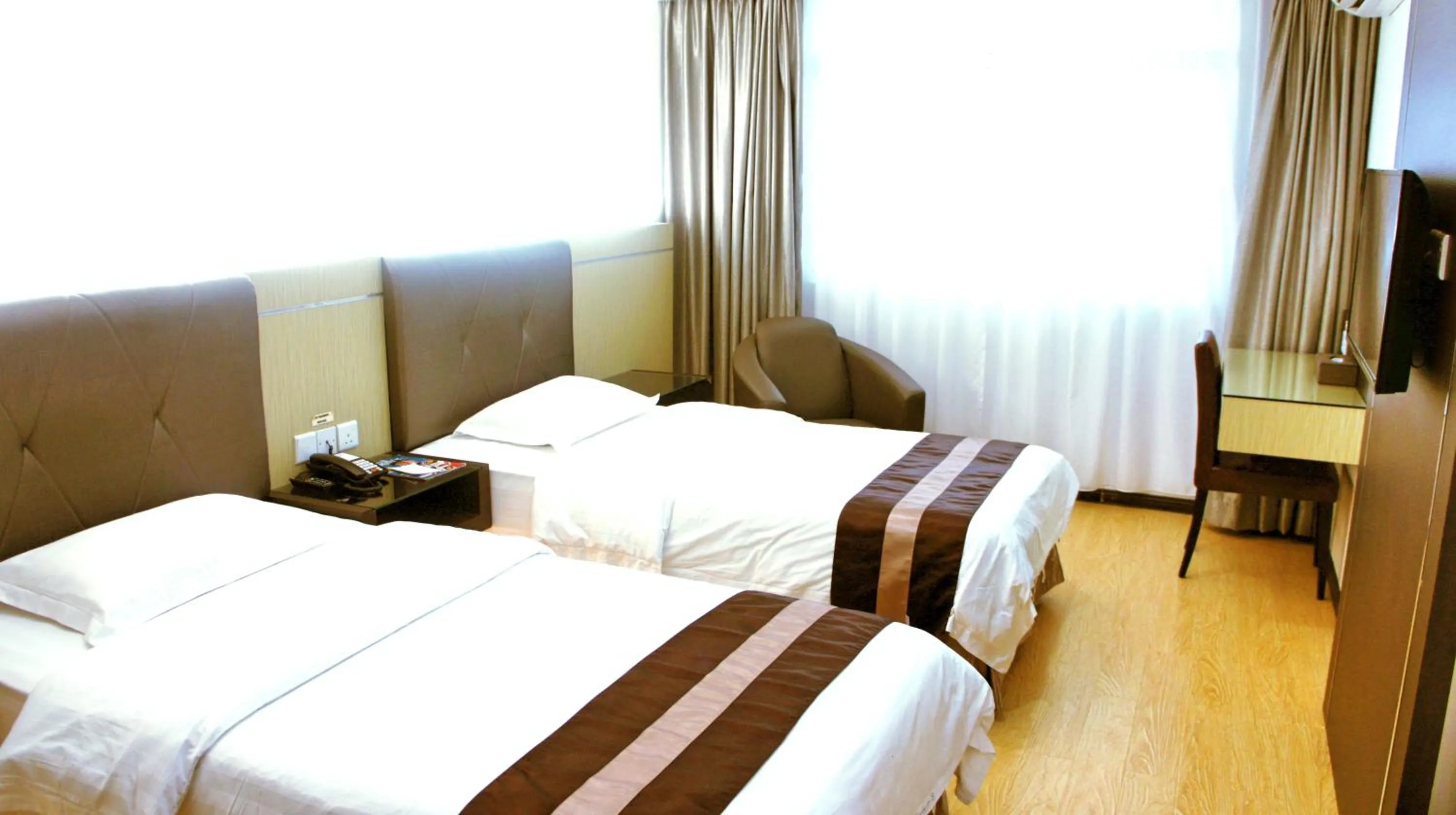 Superior Twin Room in Kingsley Hotel