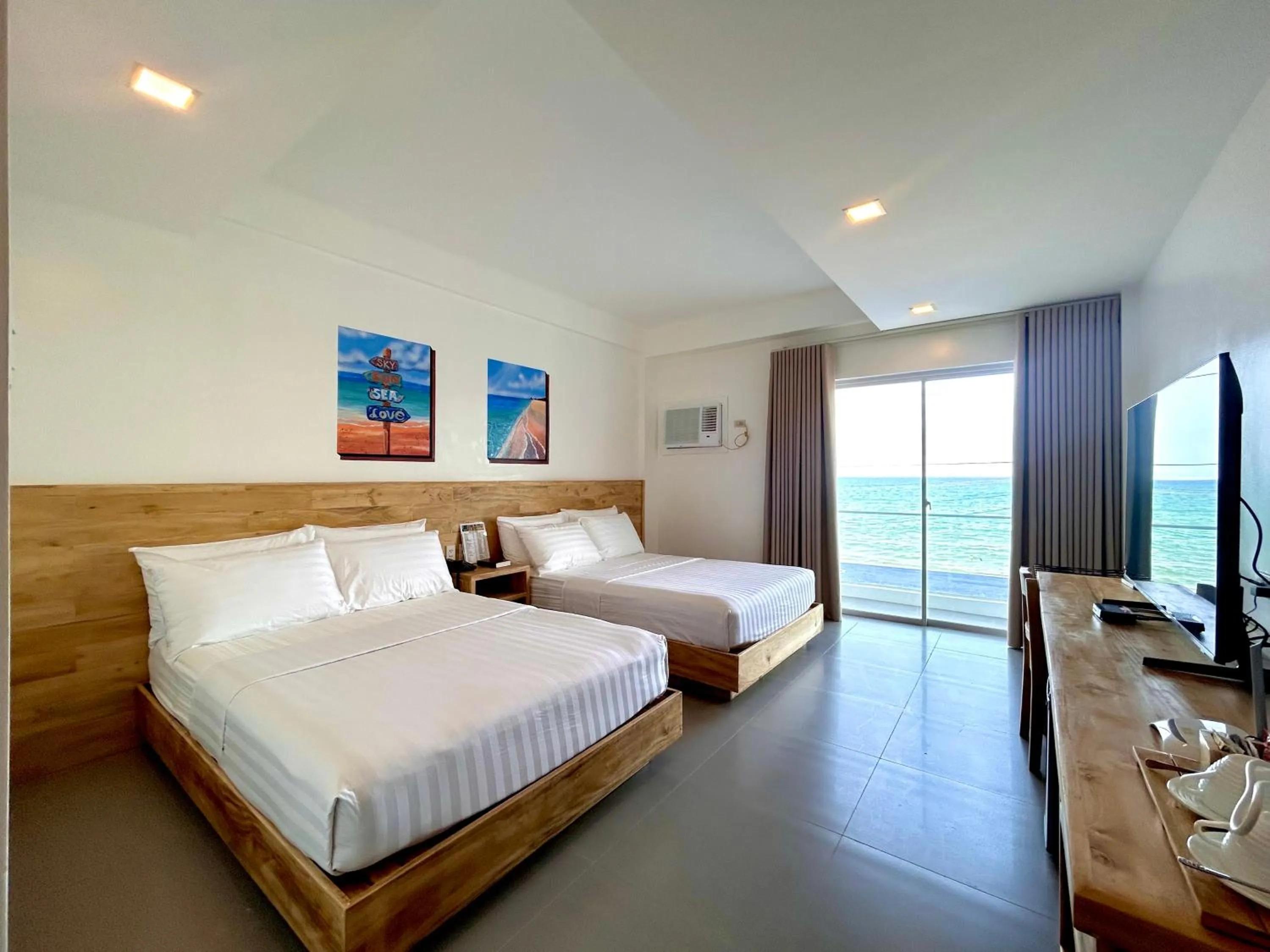 Premiere Quadruple Room with Sea View in Playa Azul Baler