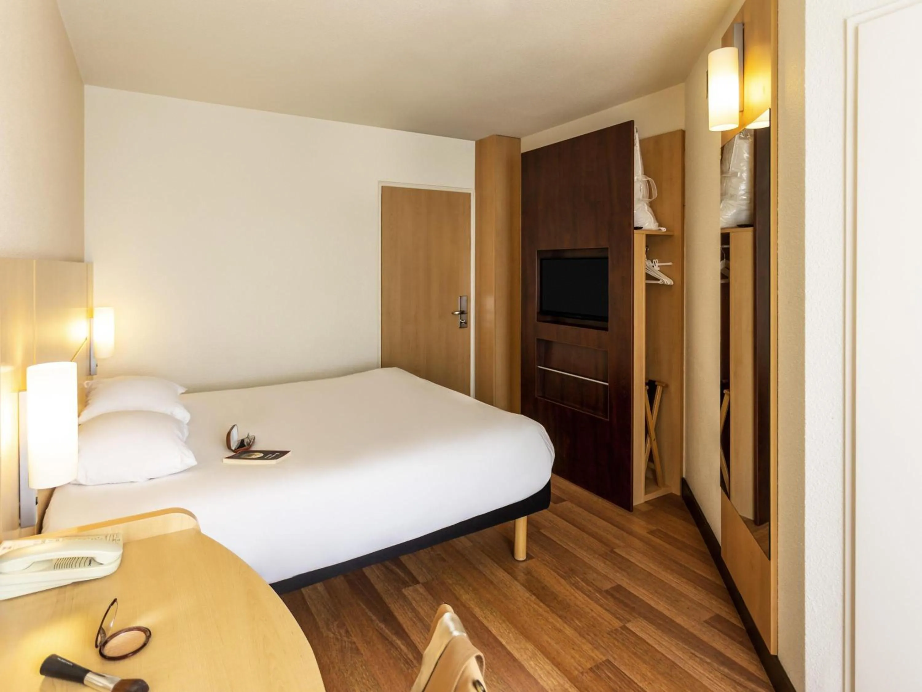 Standard Double Room in ibis Antwerpen Centrum