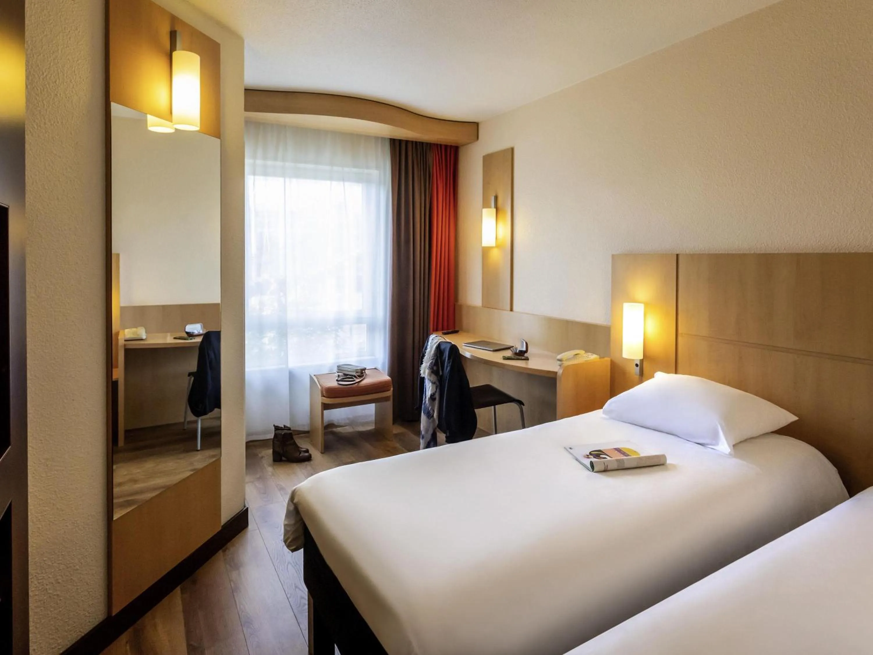 Standard Twin Room in ibis Antwerpen Centrum