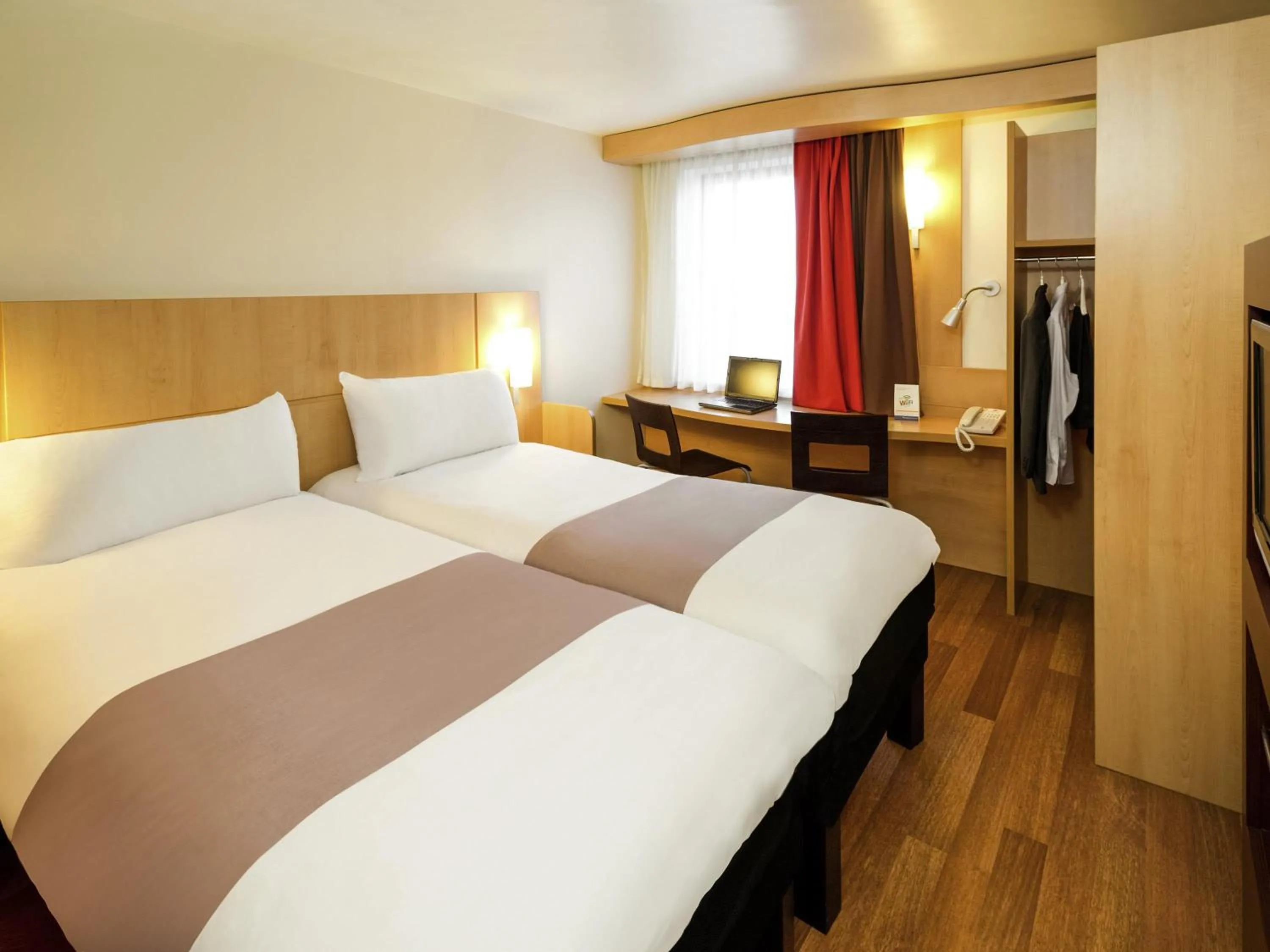 Standard Twin Room in ibis Hotel Brussels Airport