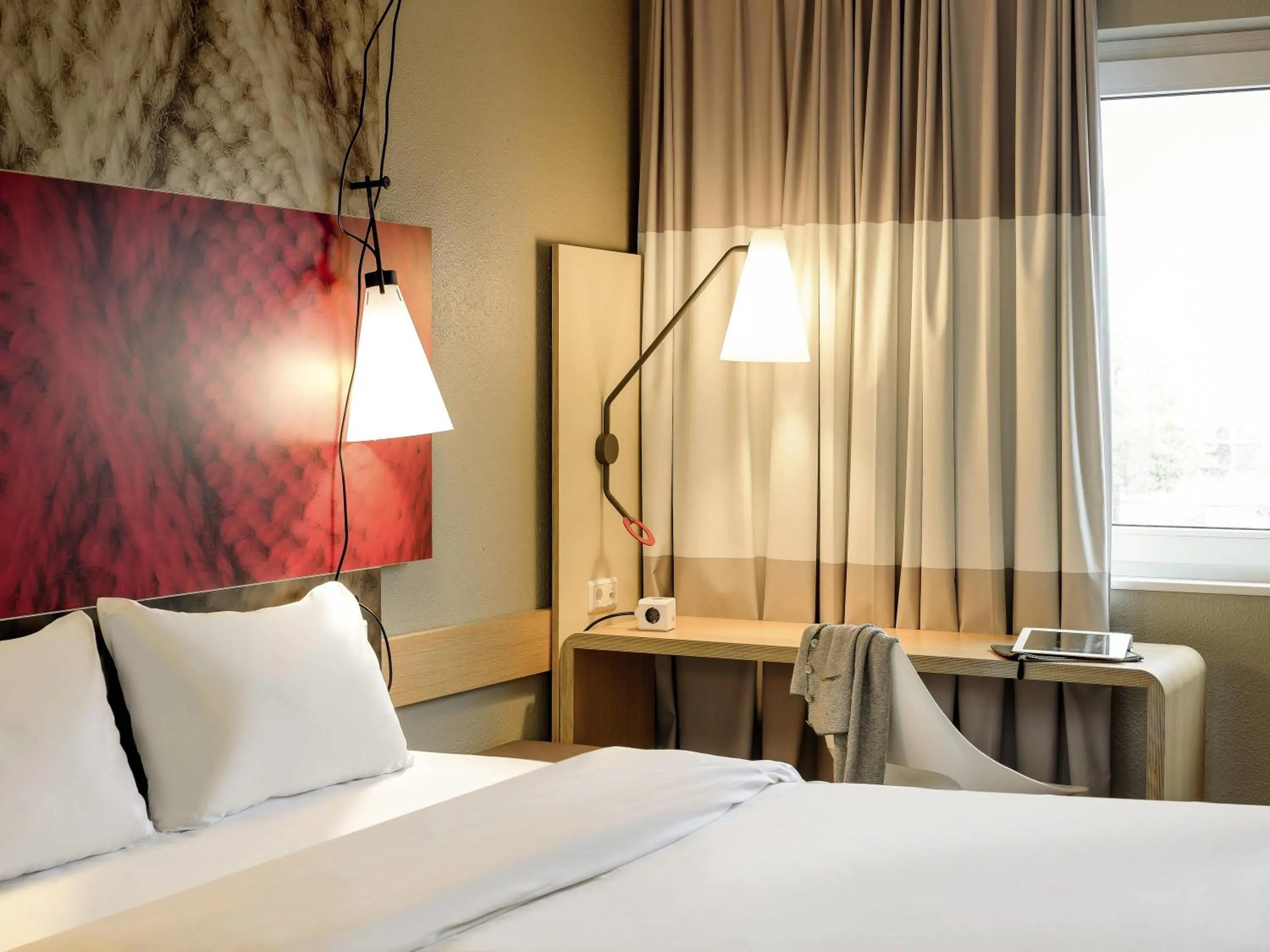 Standard room with double bed for single use in ibis Gent Centrum St. Baafs Kathedraal