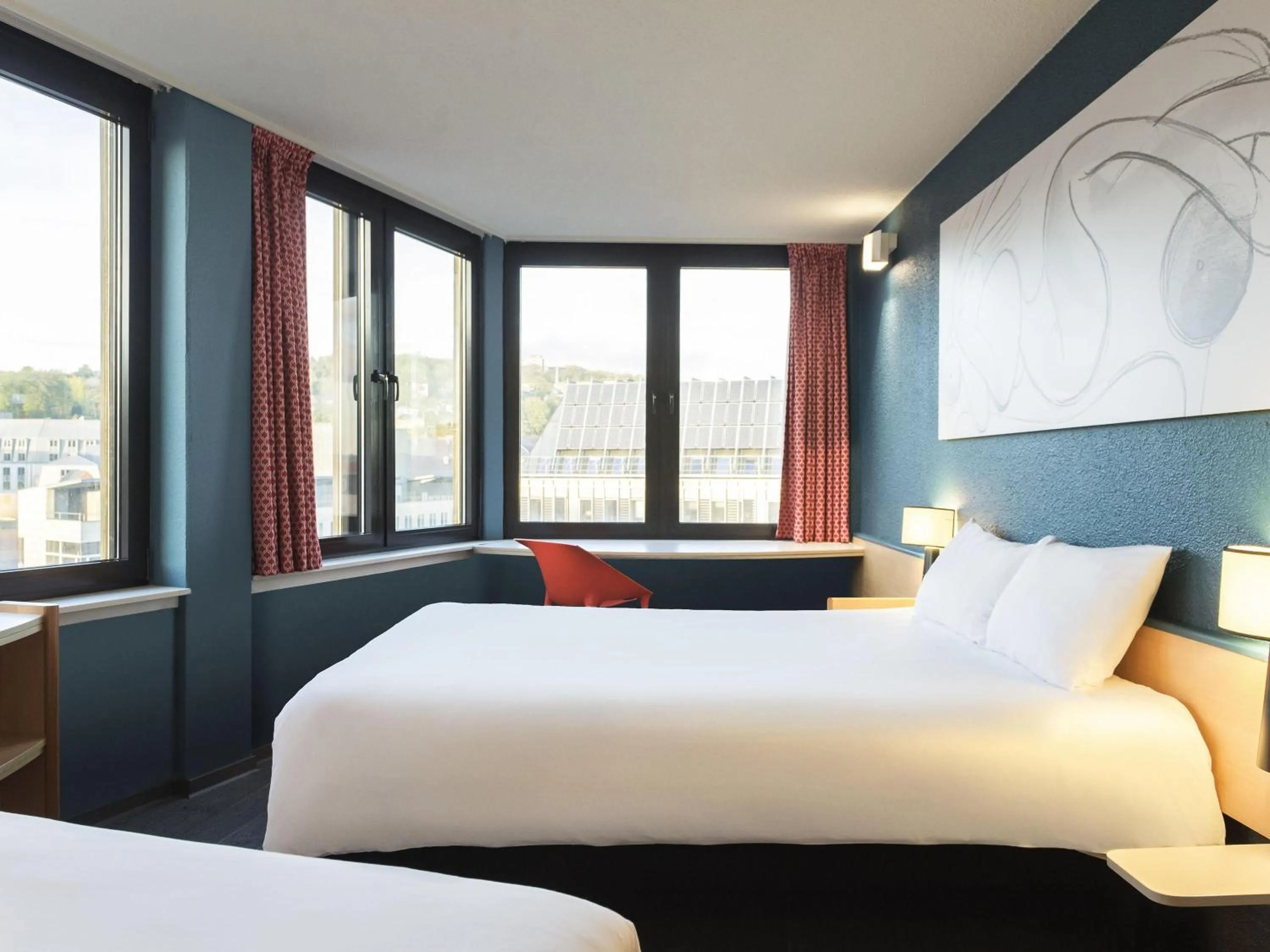 Superior Room with One Double Bed and One Single Bed in ibis Liège Centre Opéra