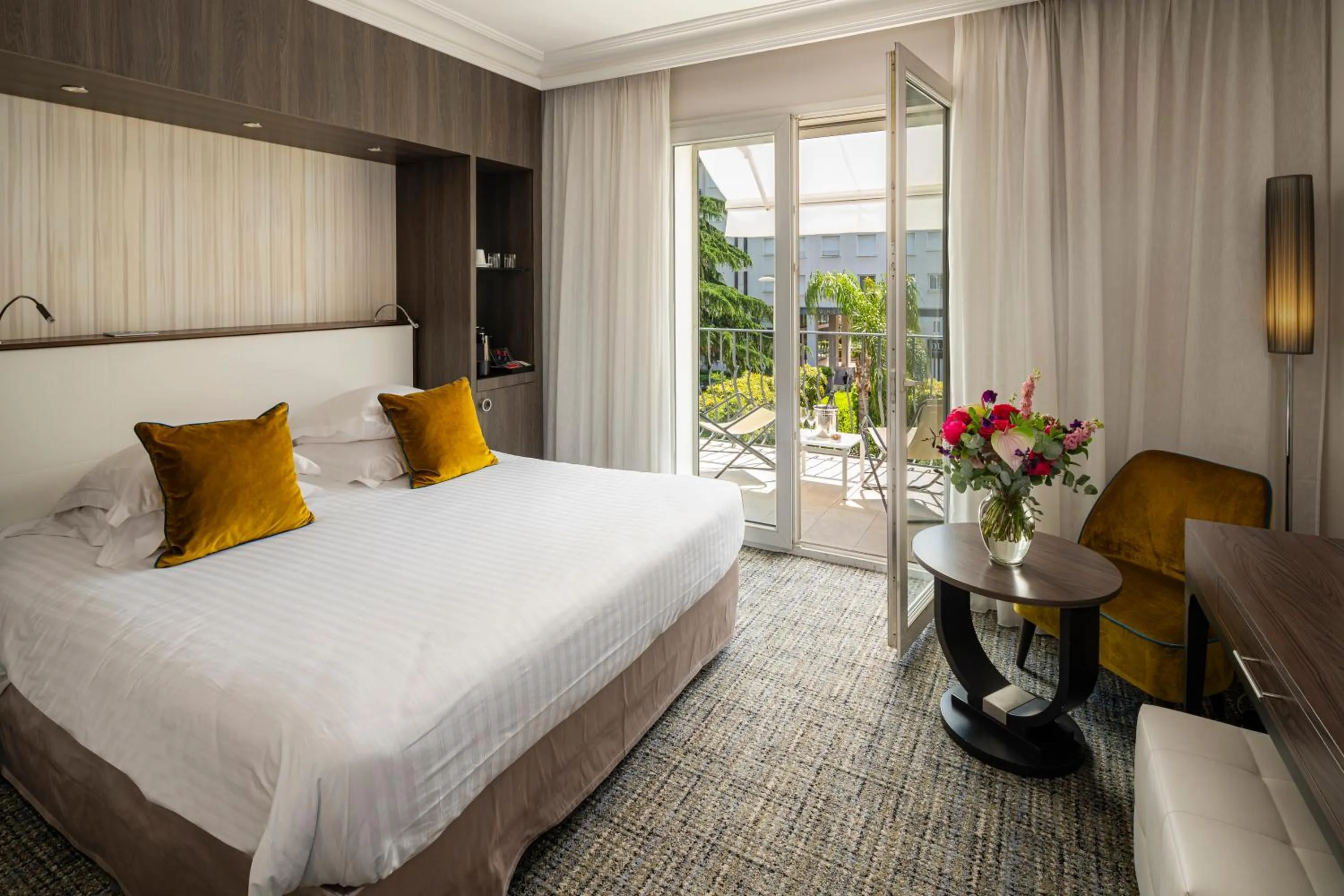 Privilege Room with Terrace in Hôtel Le Canberra