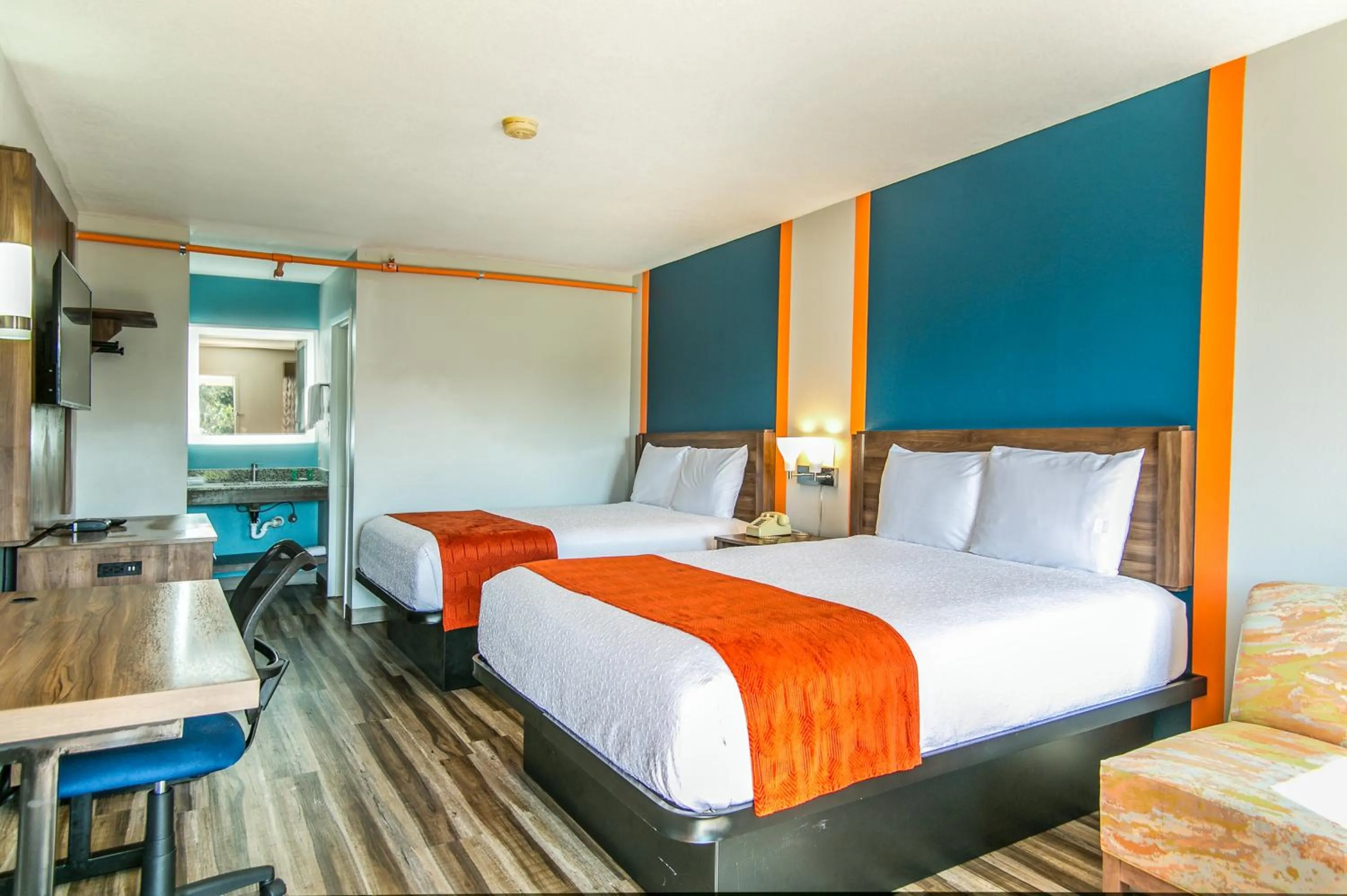 Queen Room with Two Queen Beds - Smoking in Jubilee Inn