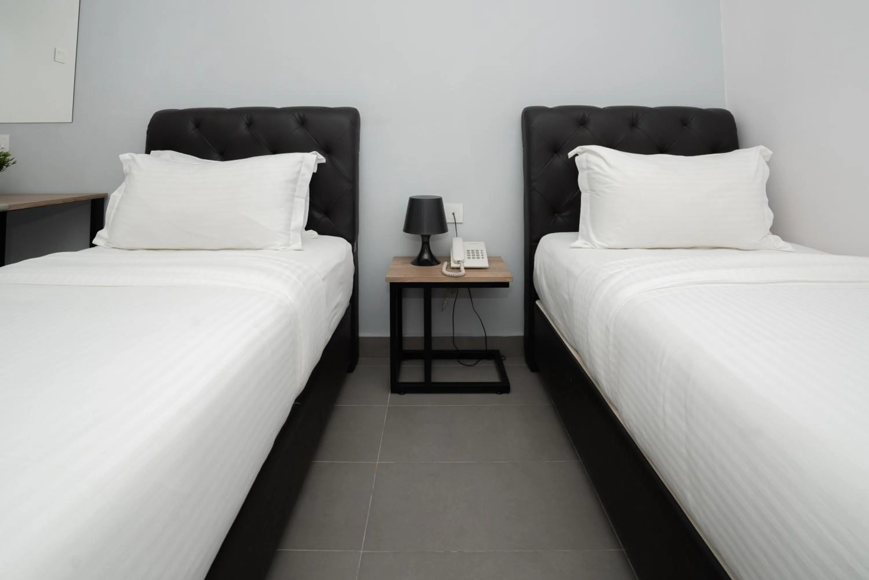 Deluxe Twin No Window in B Lot Hotel