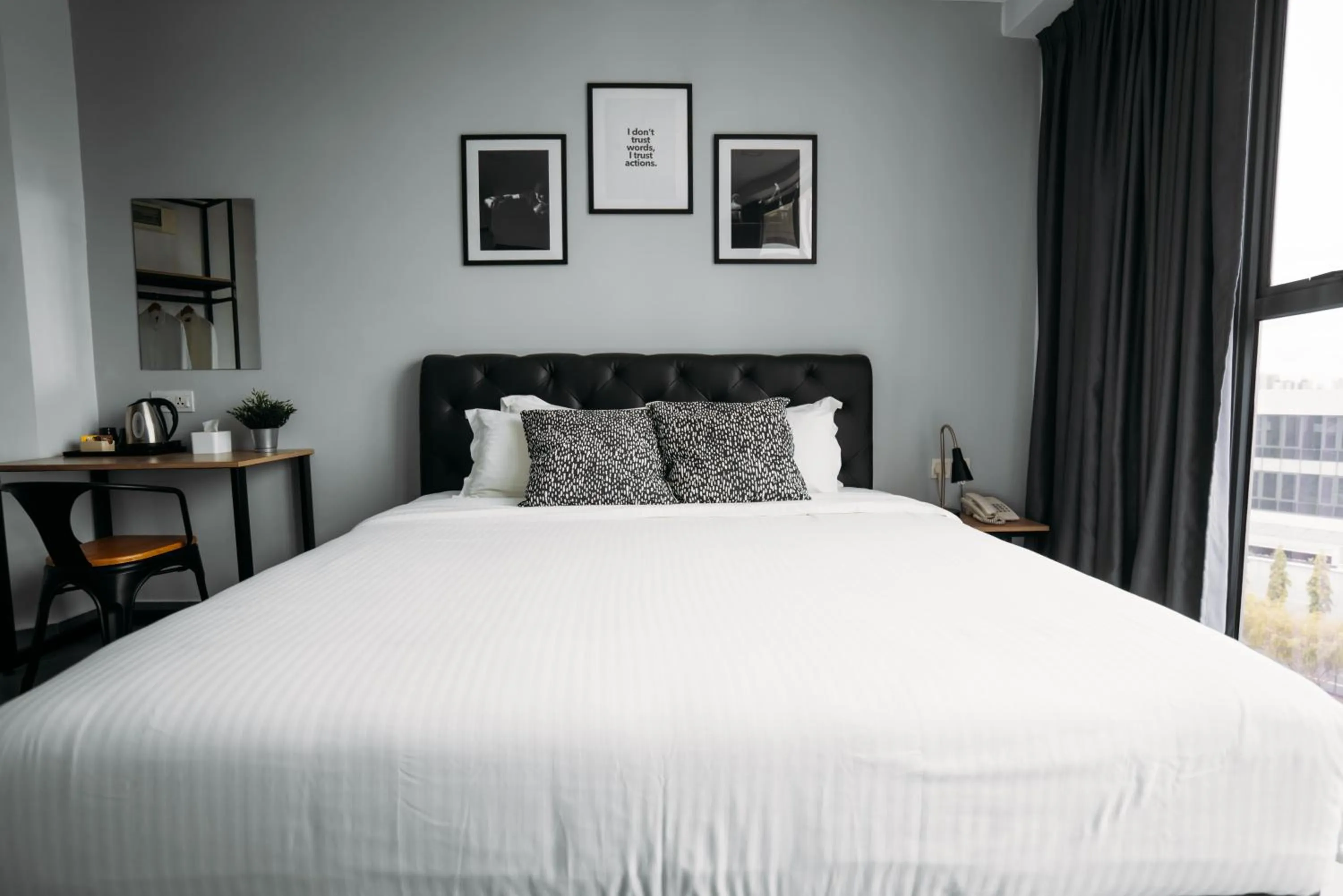 Deluxe King Room in B Lot Hotel