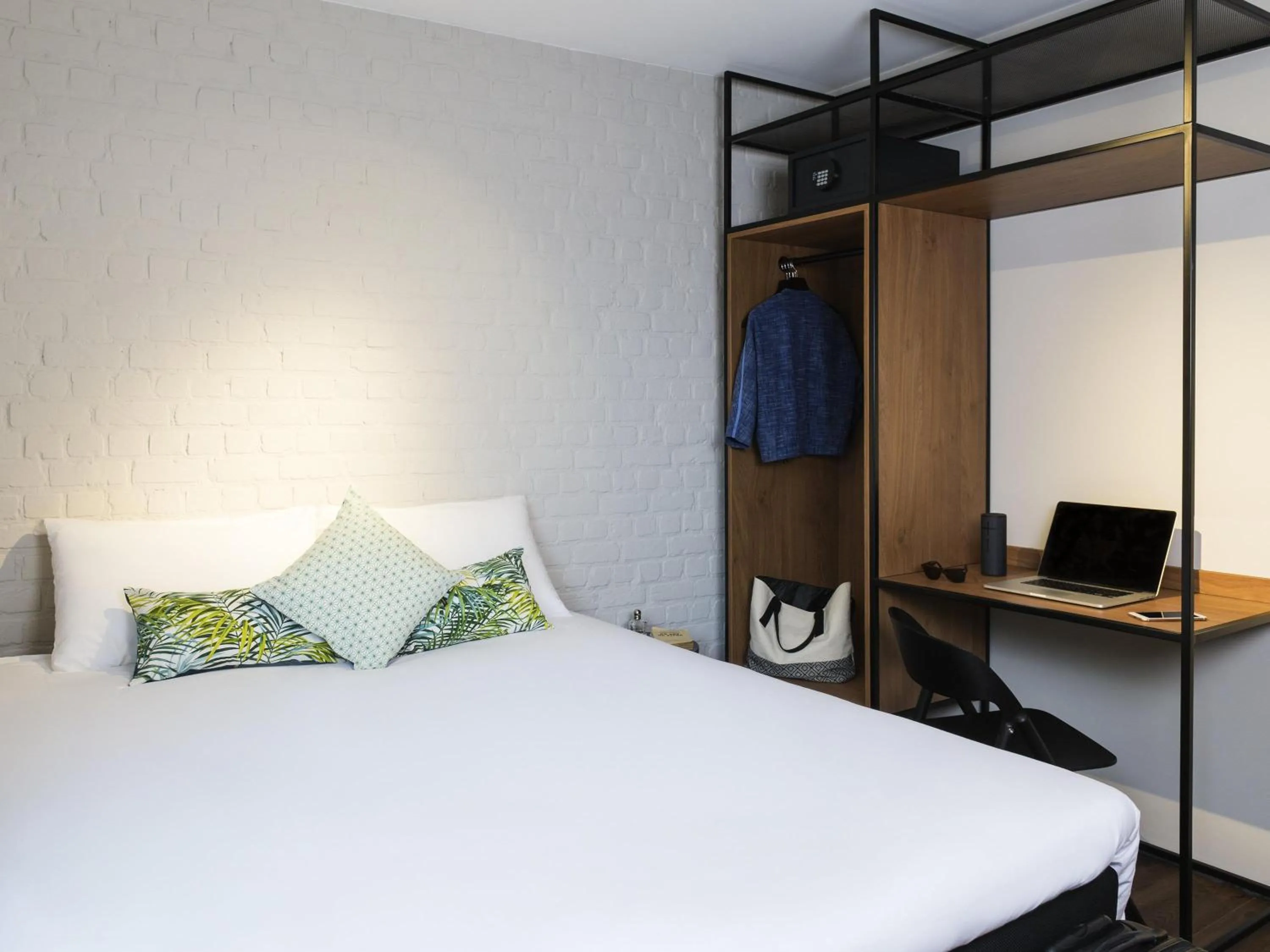 Superior Double or Twin Room - Garden Side in ibis Brussels Centre Chatelain