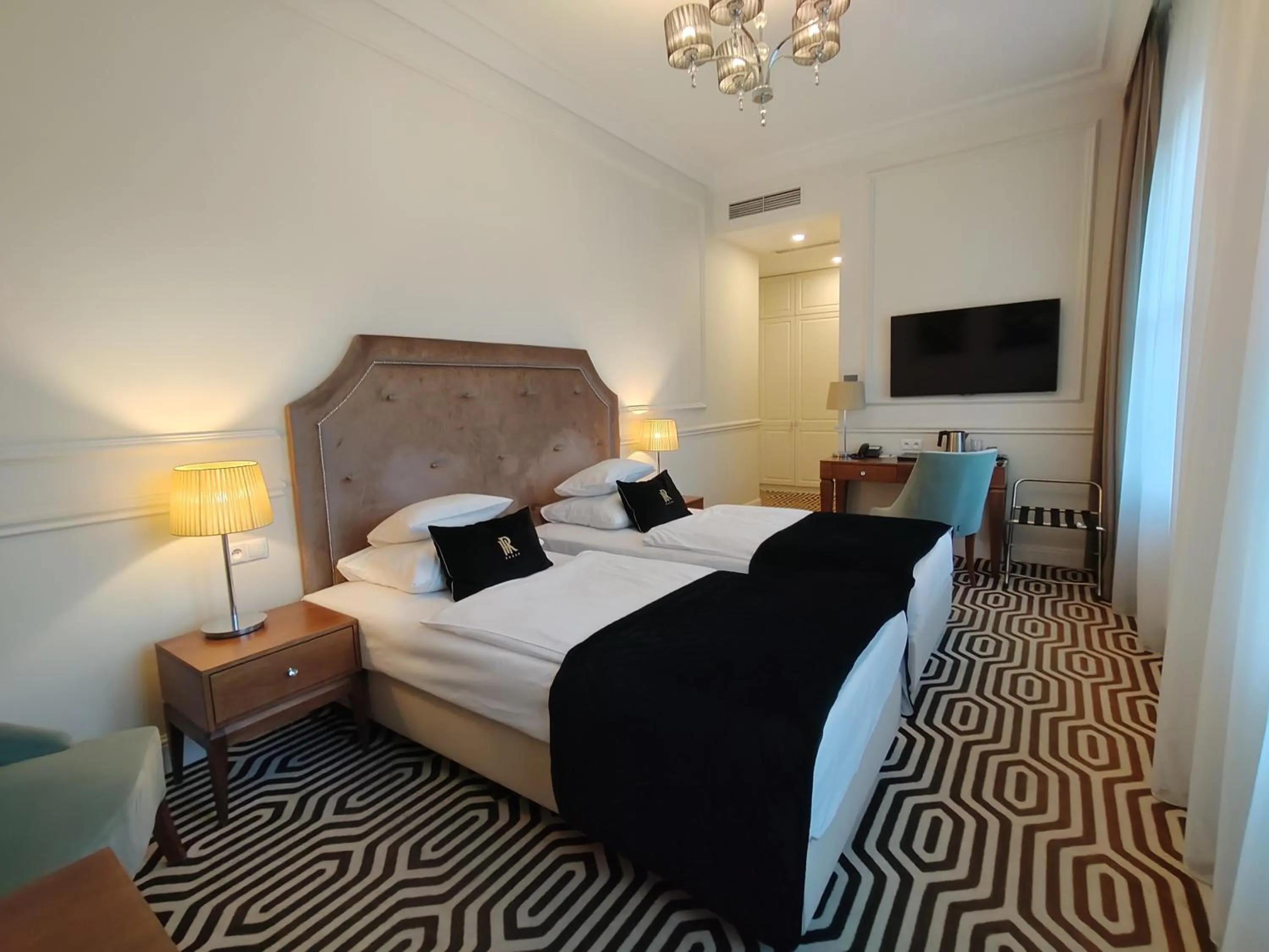 Superior Twin Room in Hotel Royal & Spa