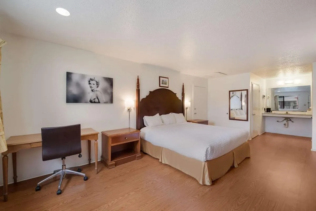 King Studio in Americas Best Value Inn Lockhart TX