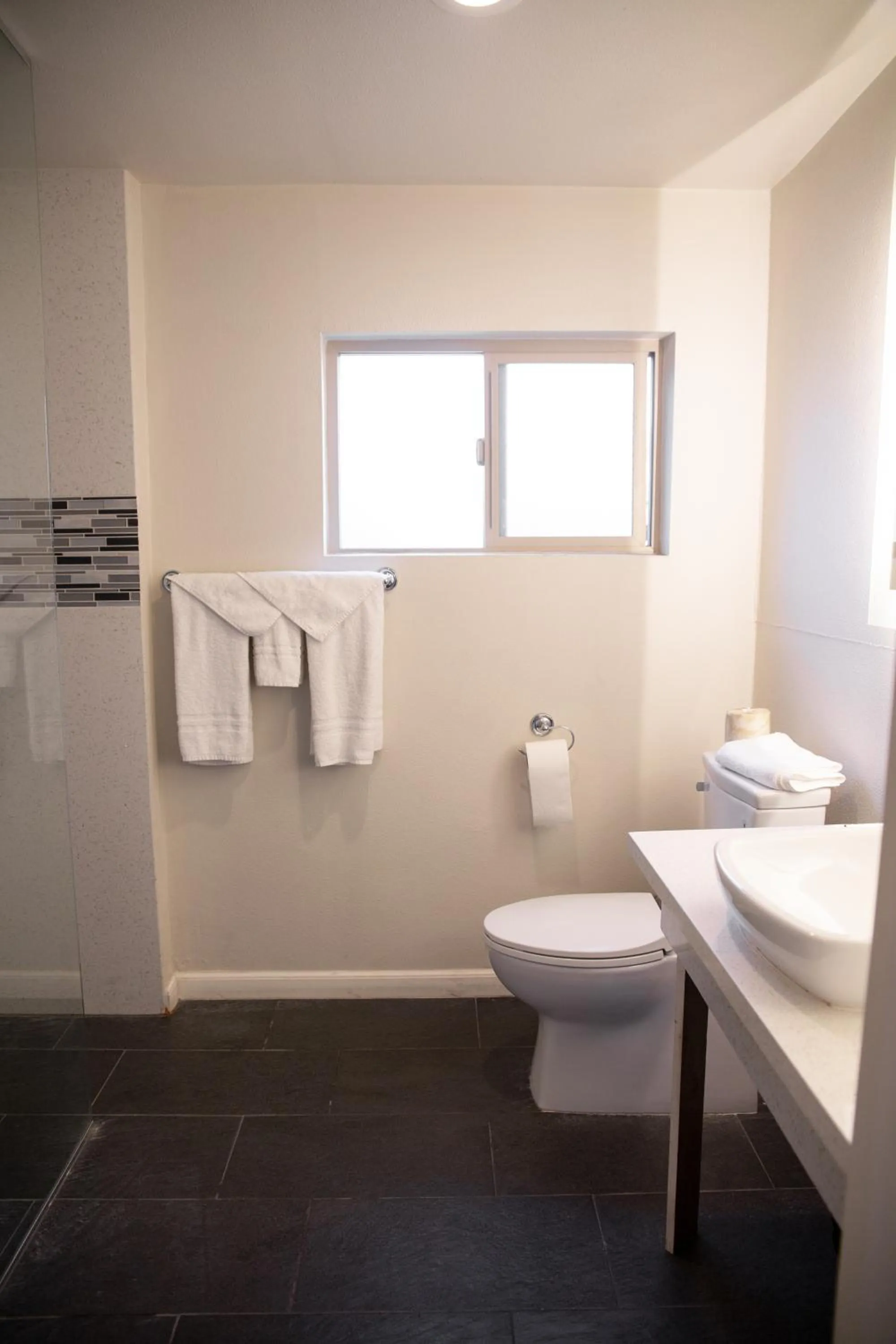 Deluxe Queen Room in Sterling Inn