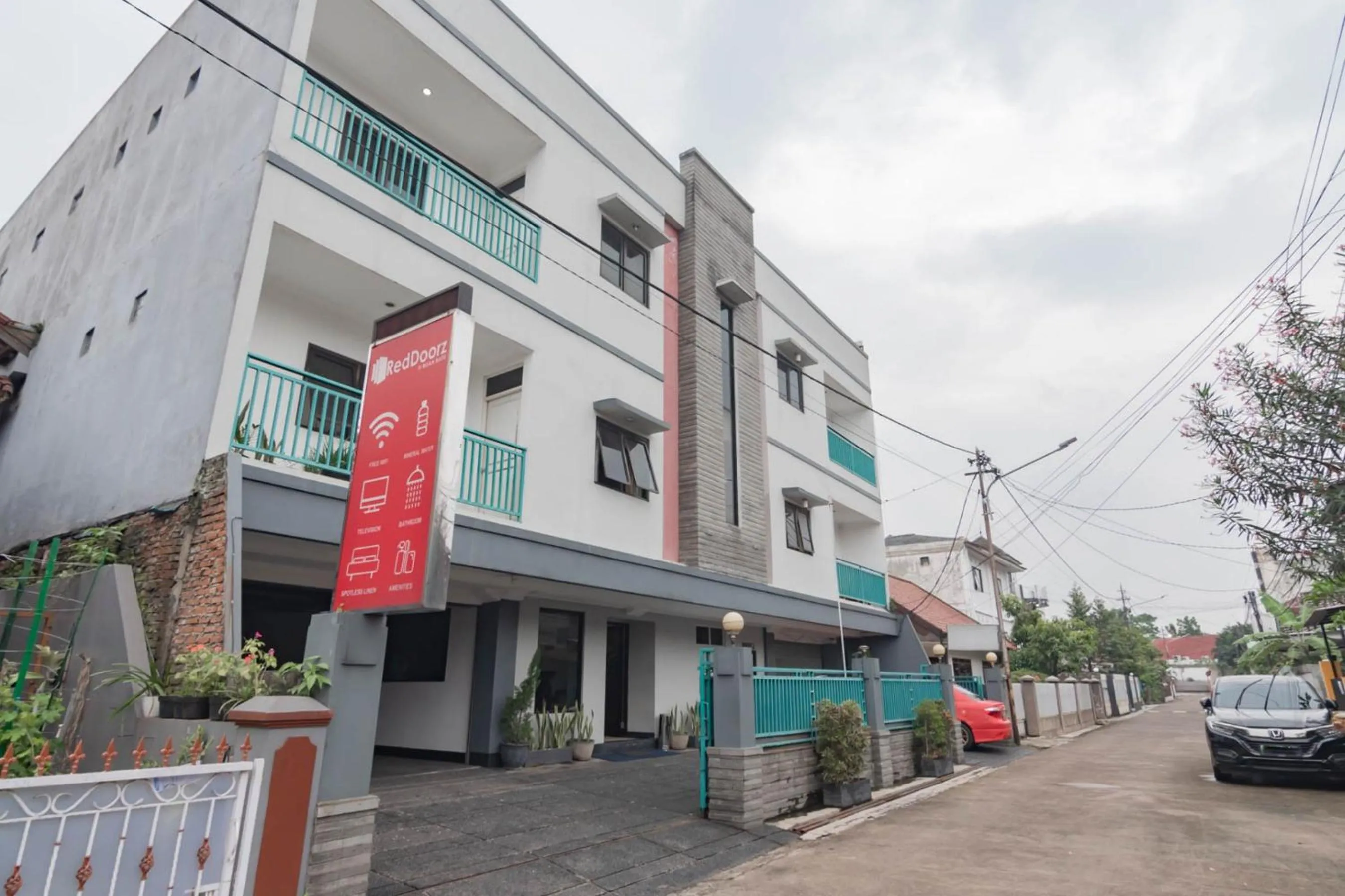 RedDoorz Double Room in RedDoorz Plus at Buah Batu