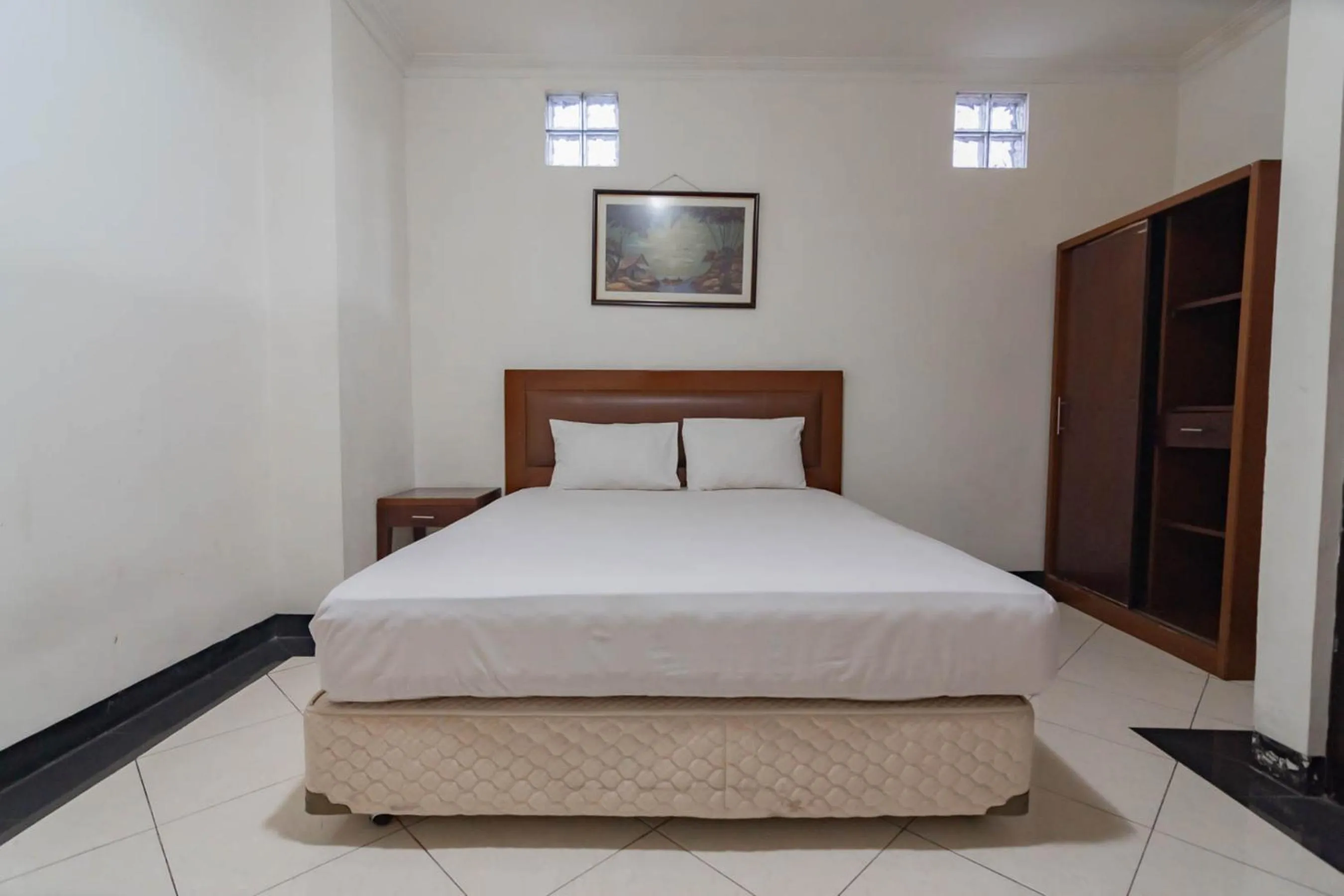 Deluxe Room in RedDoorz Plus at Buah Batu