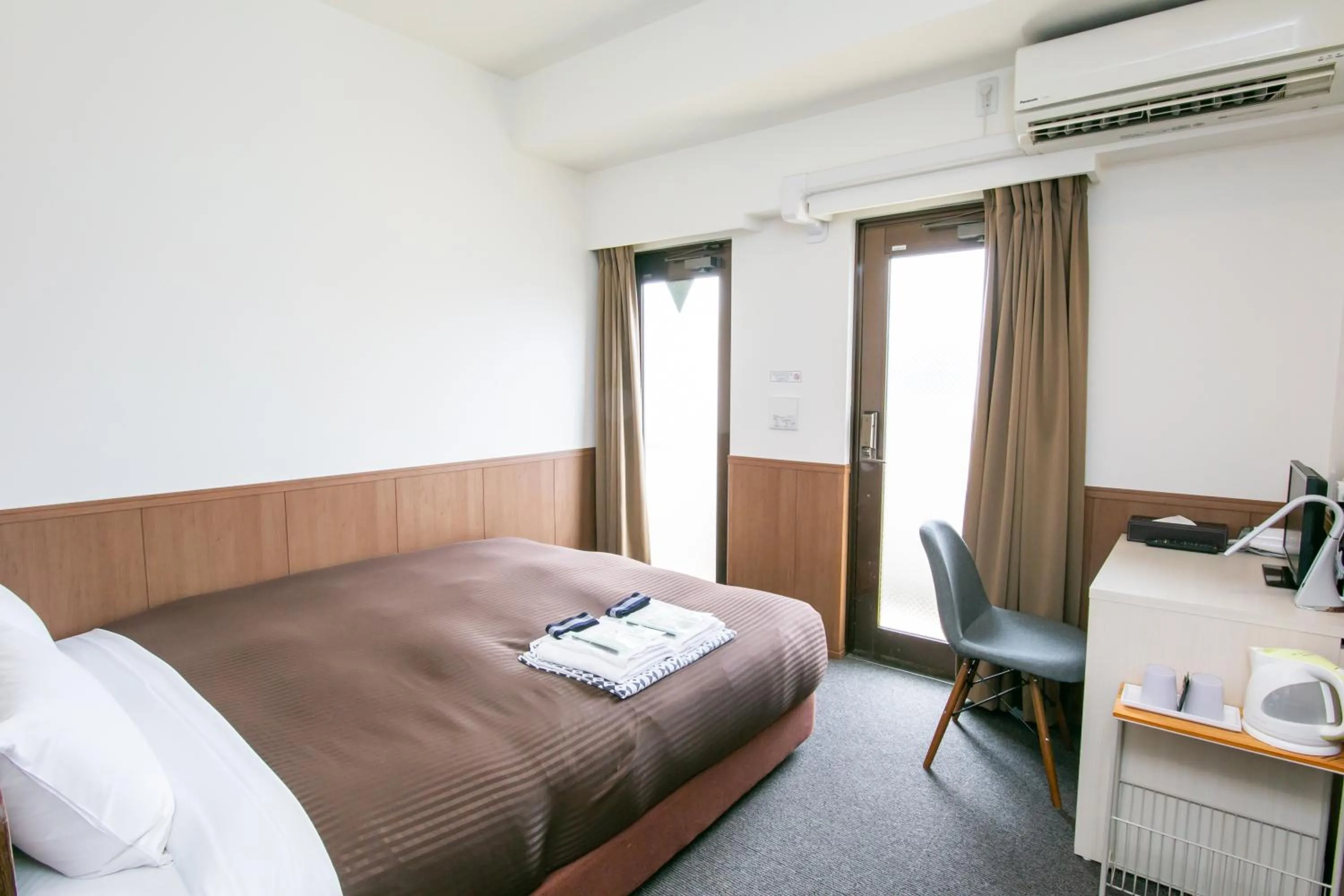 Double Room with Queen Size Bed - single occupancy in Oak Hotel Edo