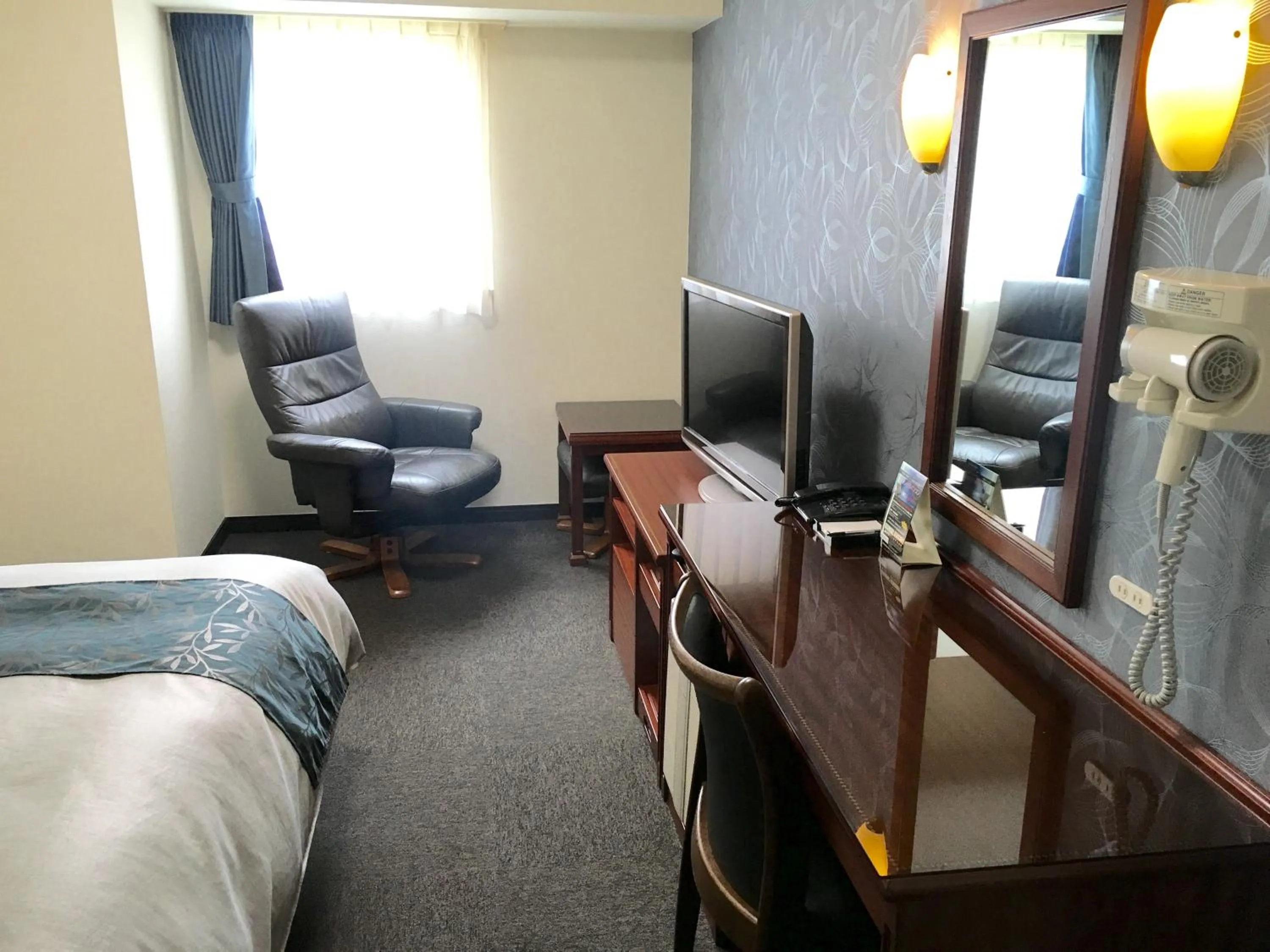 Single Room with Bathroom - Smoking in Kawasaki Hotel Park