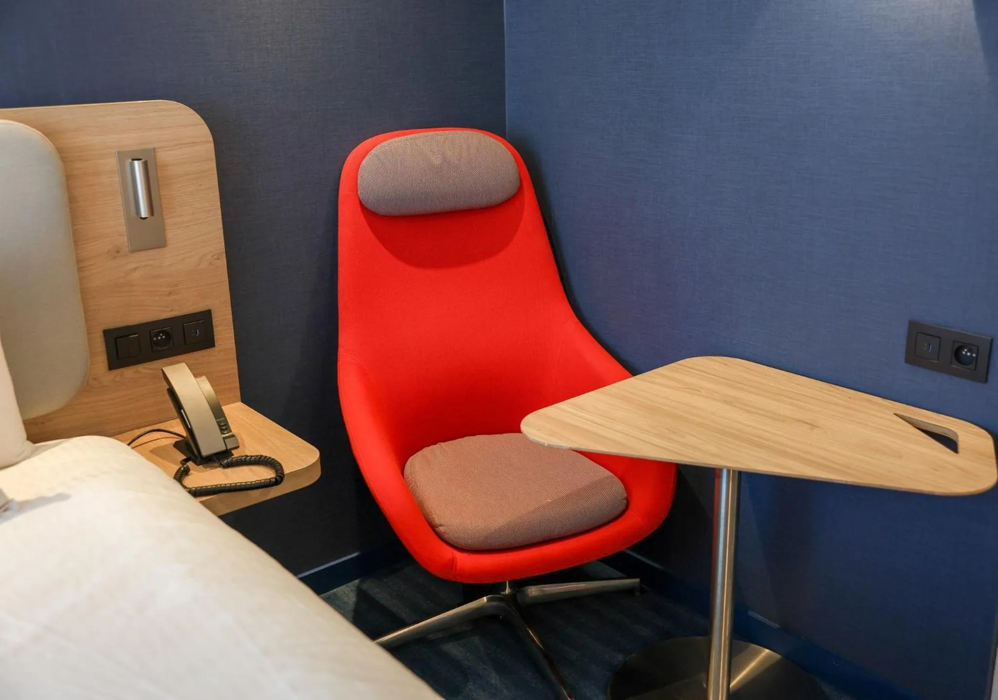 Standard Queen Room - Disability Access in Holiday Inn Express & Suites Ghent, an IHG Hotel