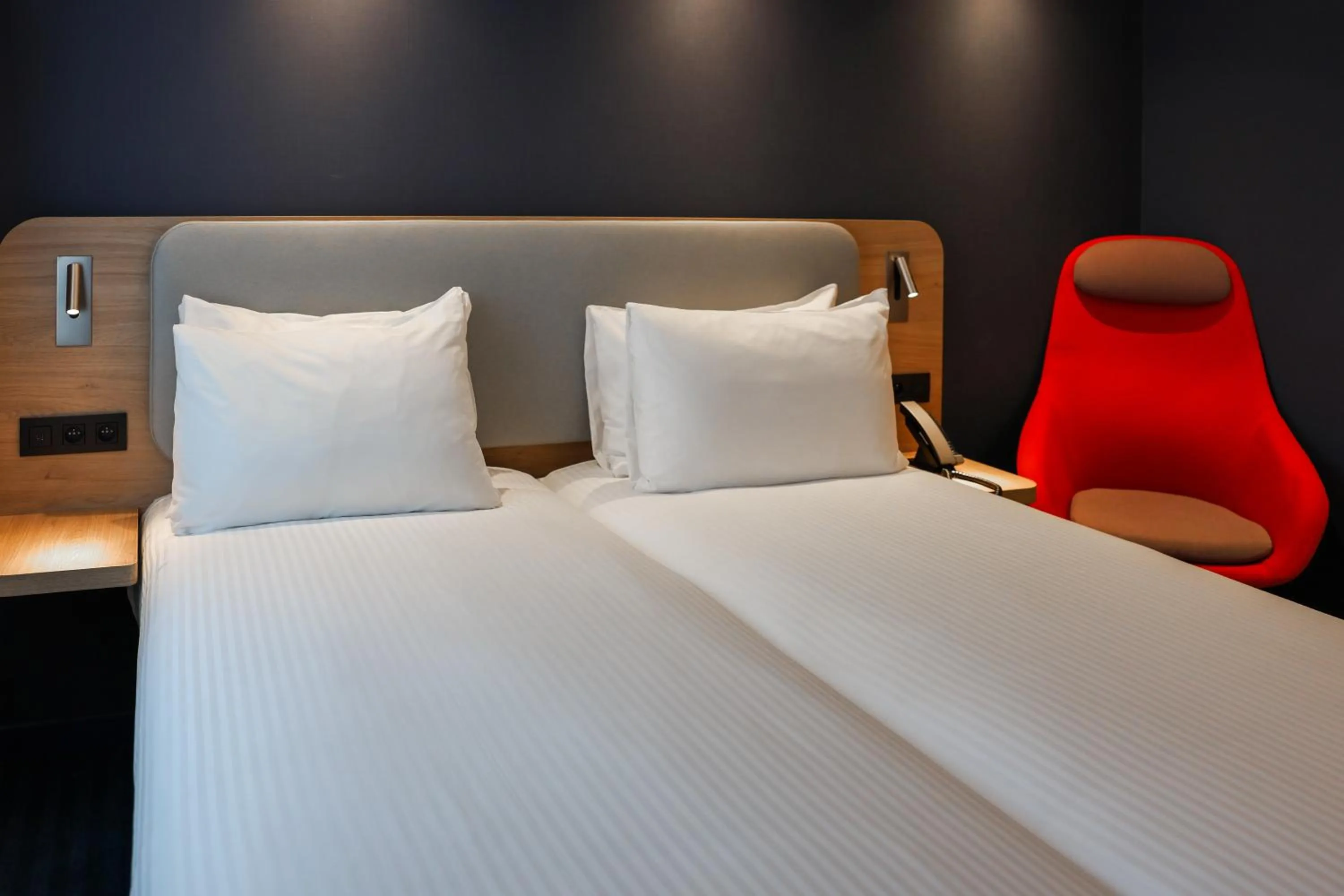Standard Room with Two Single Beds in Holiday Inn Express & Suites Ghent by IHG