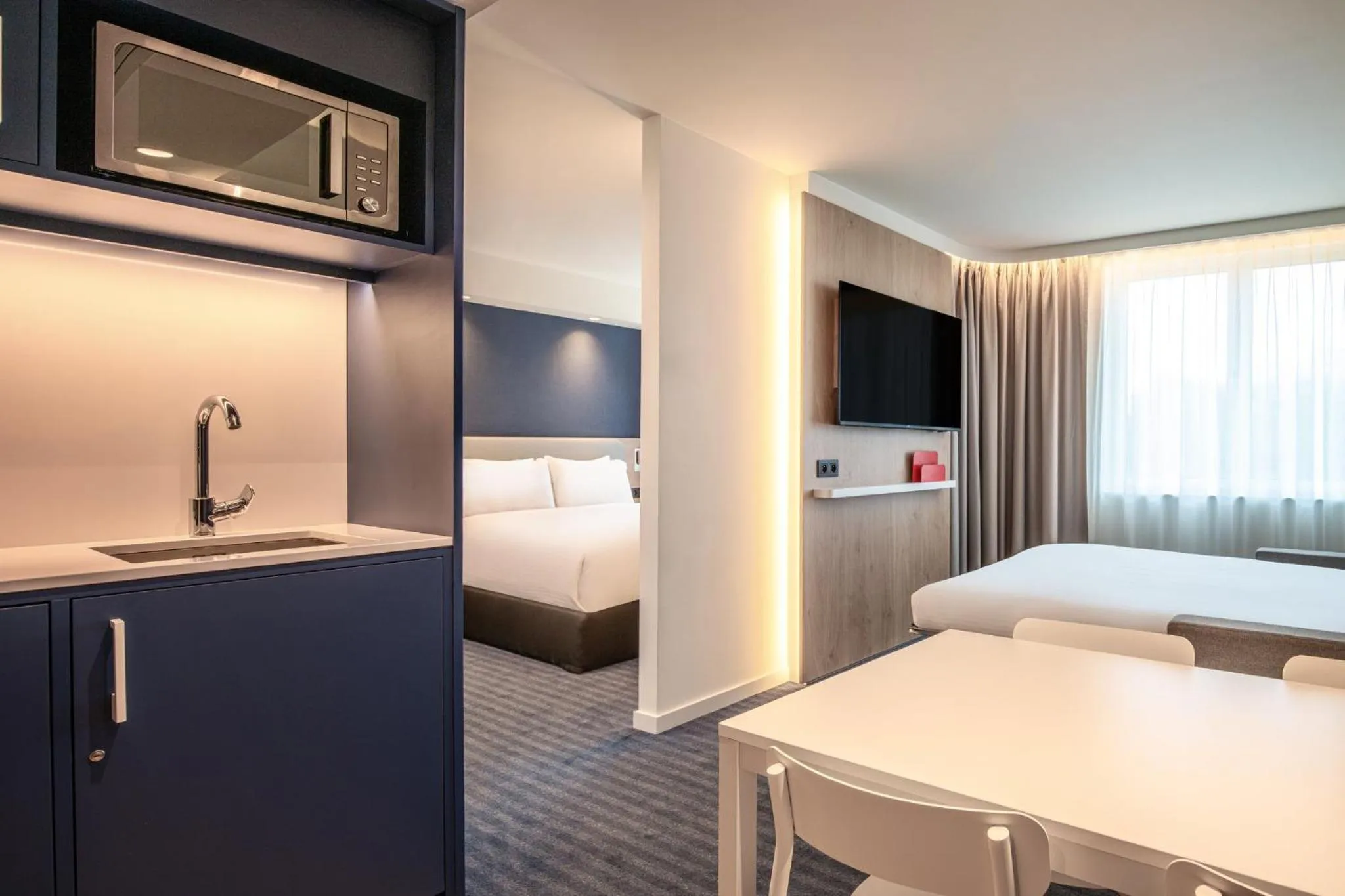 Queen Suite with Kitchenette and Sofa Bed in Holiday Inn Express & Suites Ghent, an IHG Hotel