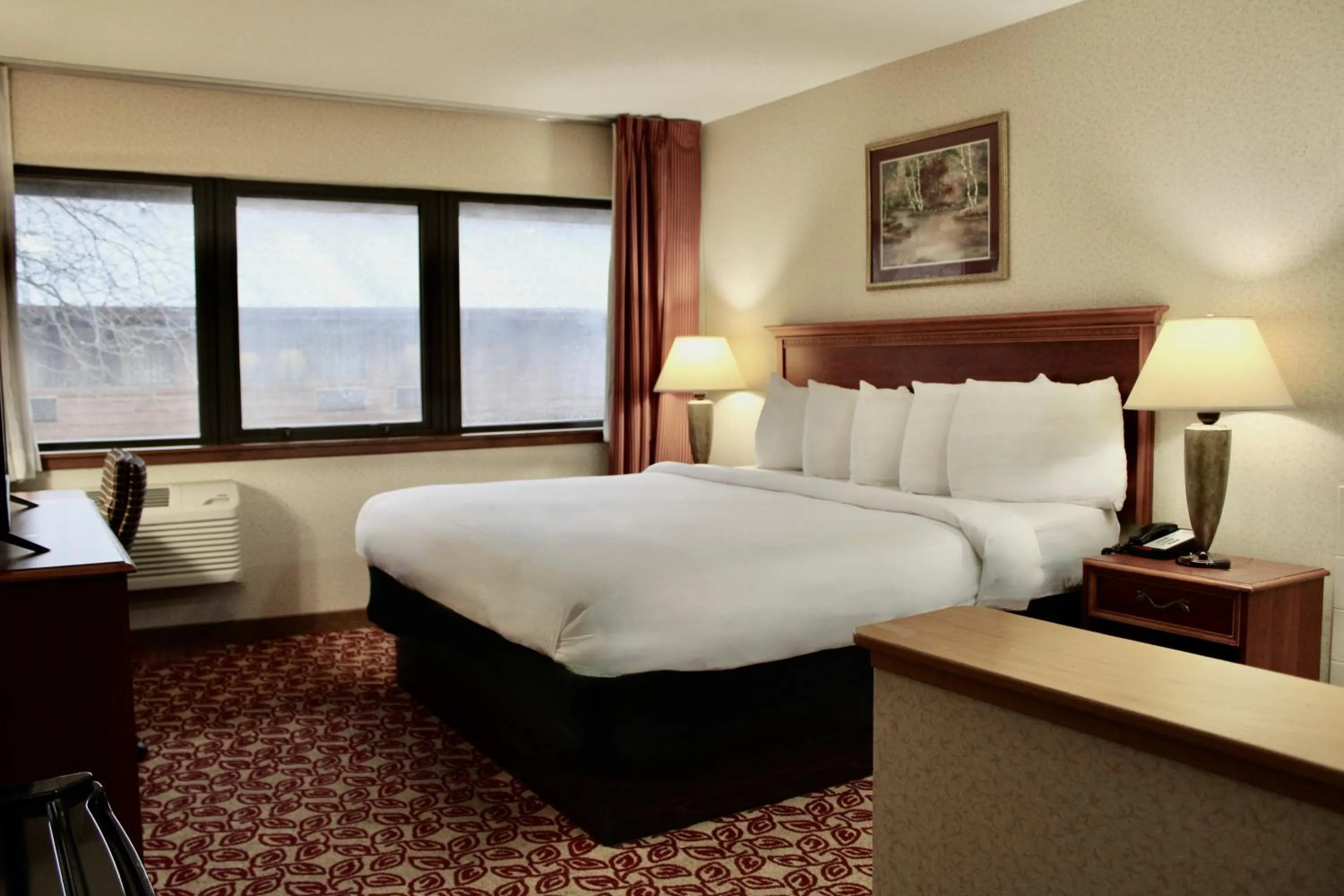 King Suite with Spa Bath in Carlton Lodge Hotel and Suites