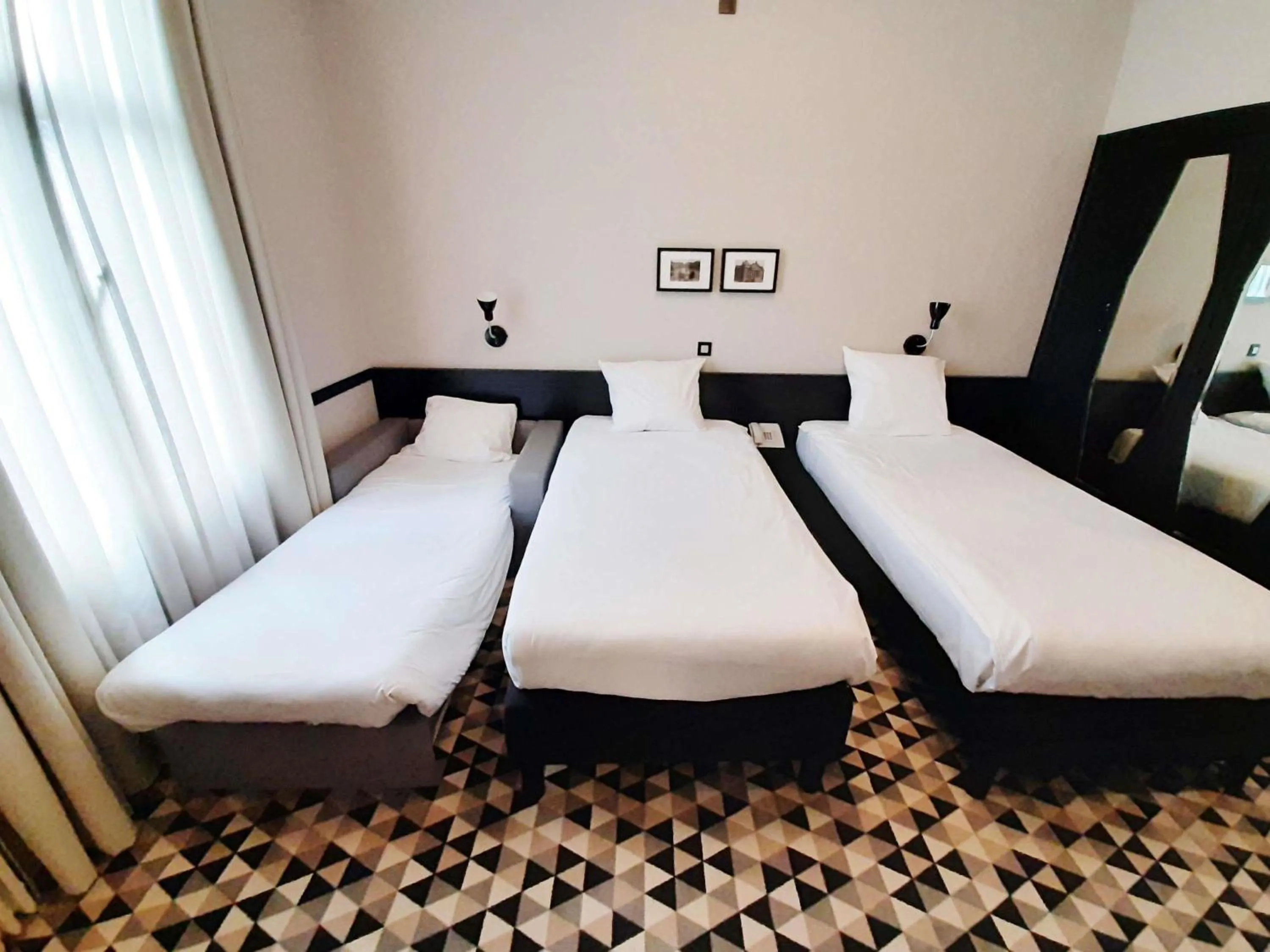 Superior Twin Room with Sofa Bed in Hotel des Colonies Brussels by Mercure