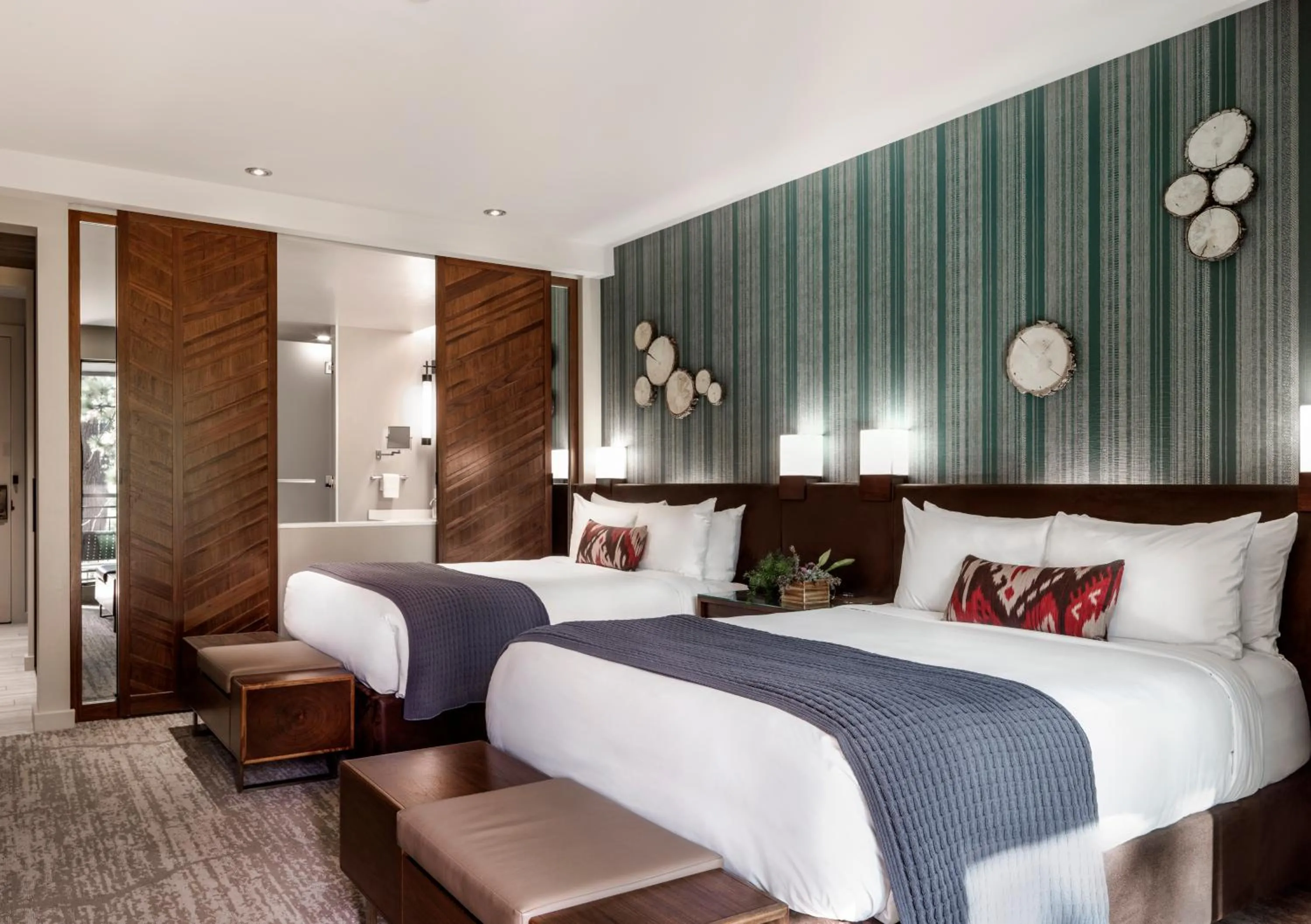 Queen Room with Two Queen Beds - Disability Access in Edgewood Tahoe Resort