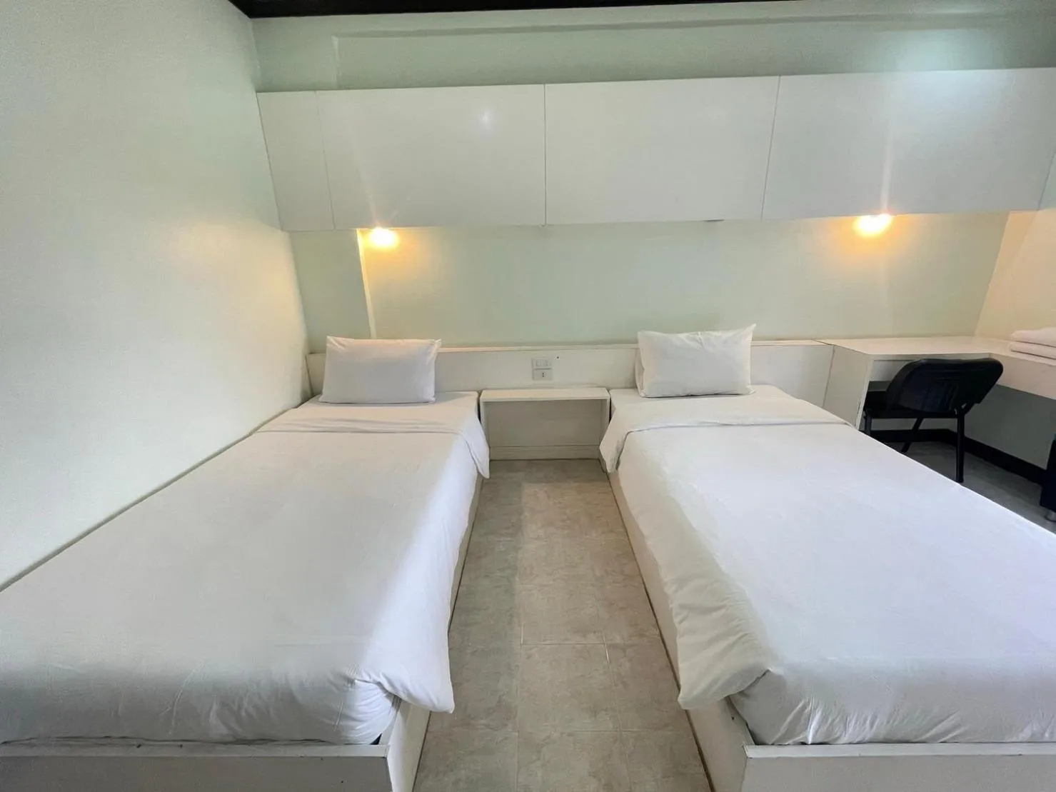 Standard Twin Room in Chonlapruk Lakeside Hotel