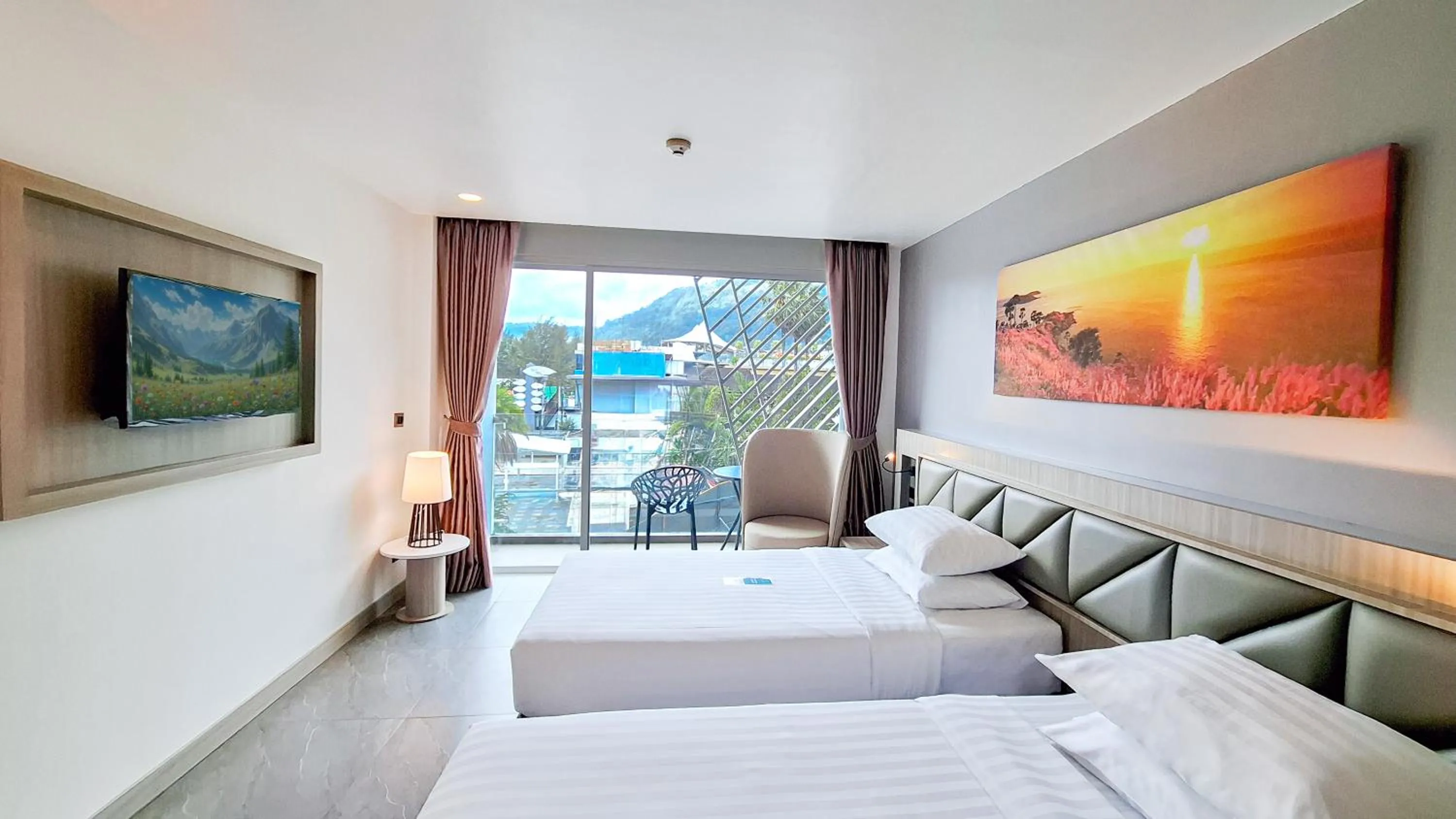 Deluxe Twin Room with Balcony and Mountain View in Clarian Hotel Beach Patong