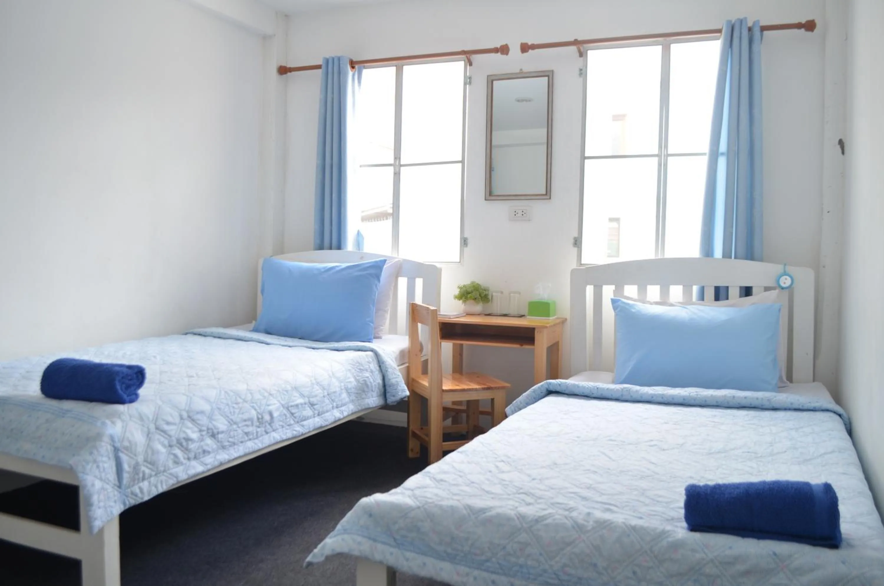 Twin Room with Shared Bathroom - single occupancy - Fan in Paapu House