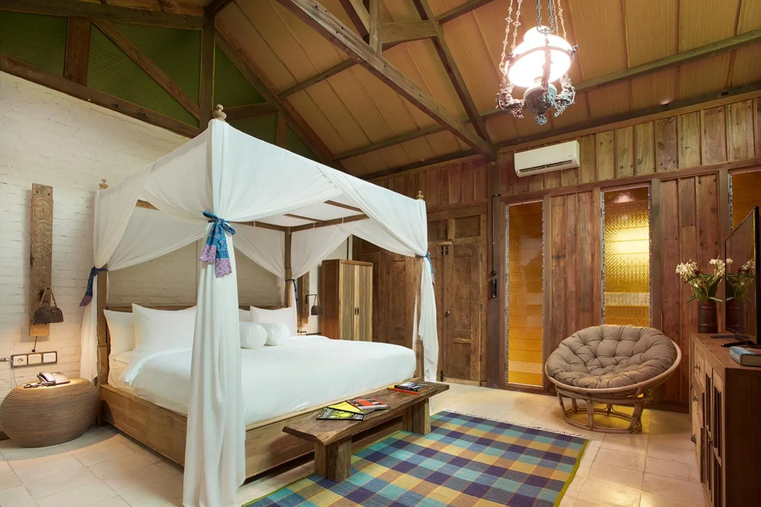 Panembahan Superior King Room in Desa Alamanis Resort Villa