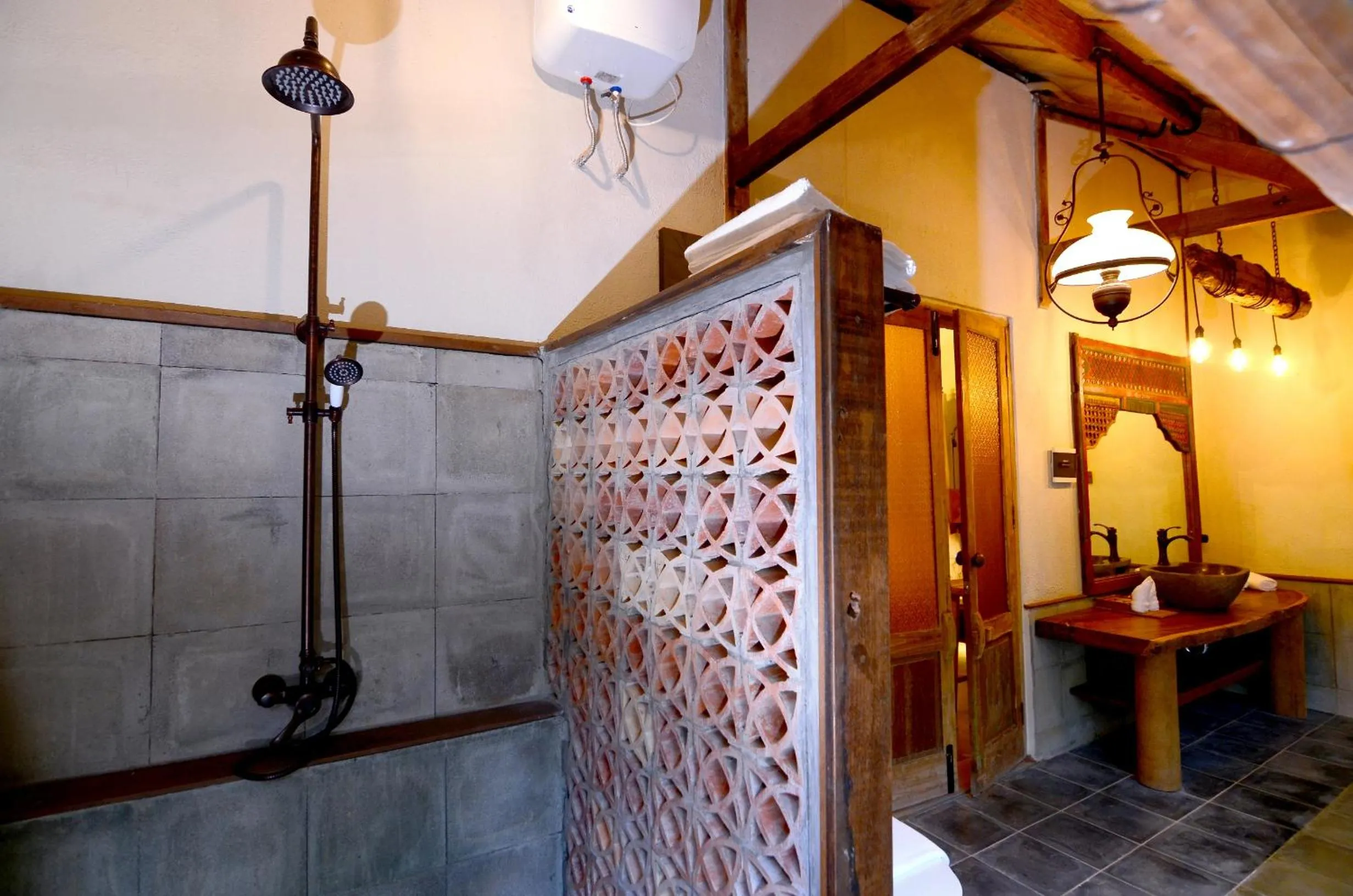 Pringgodani Standard King Room in Desa Alamanis Resort Villa