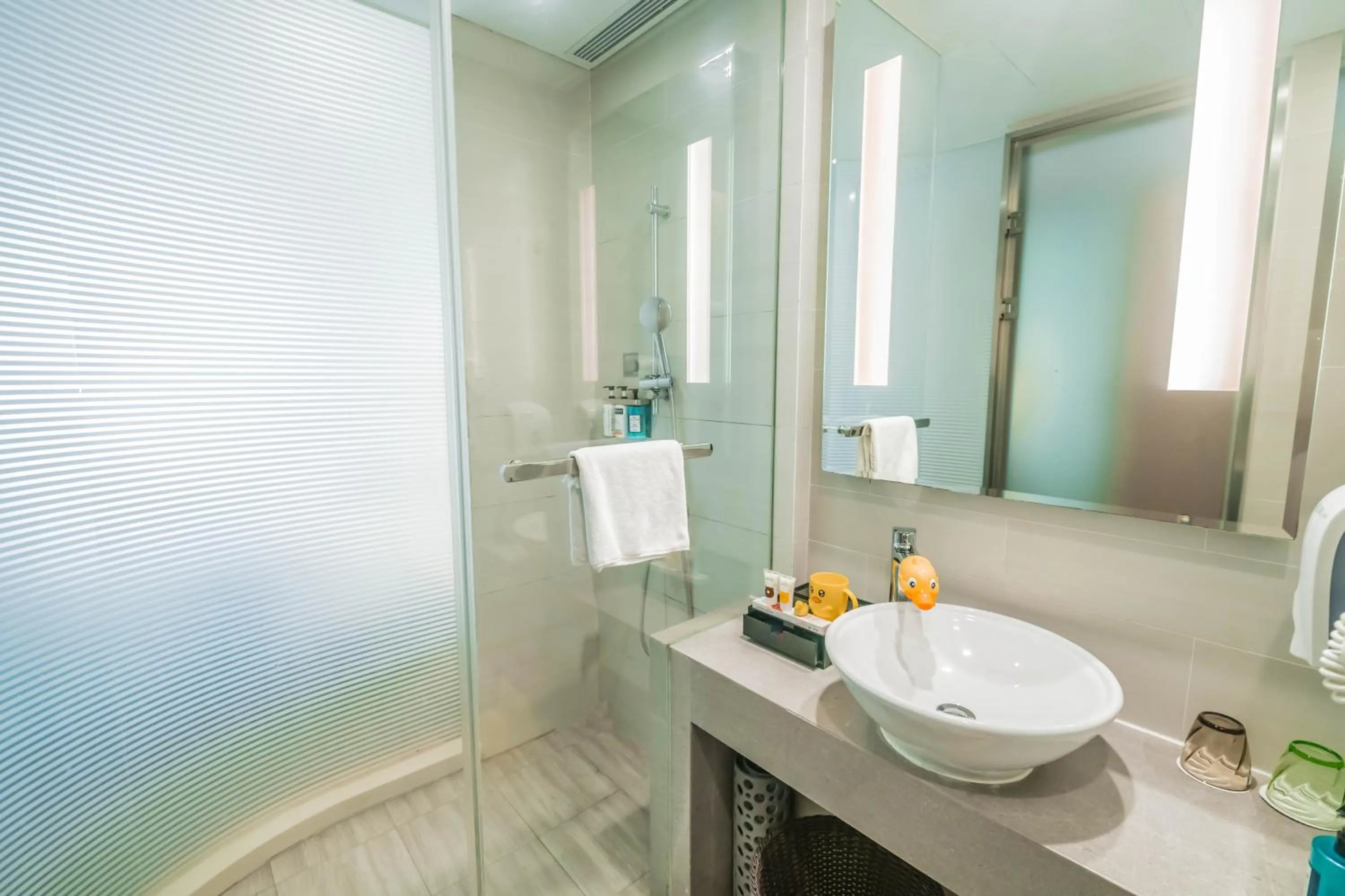 Standard King Room with Balcony - Kids Theme in Holiday Inn Express Emei Mountain, an IHG Hotel