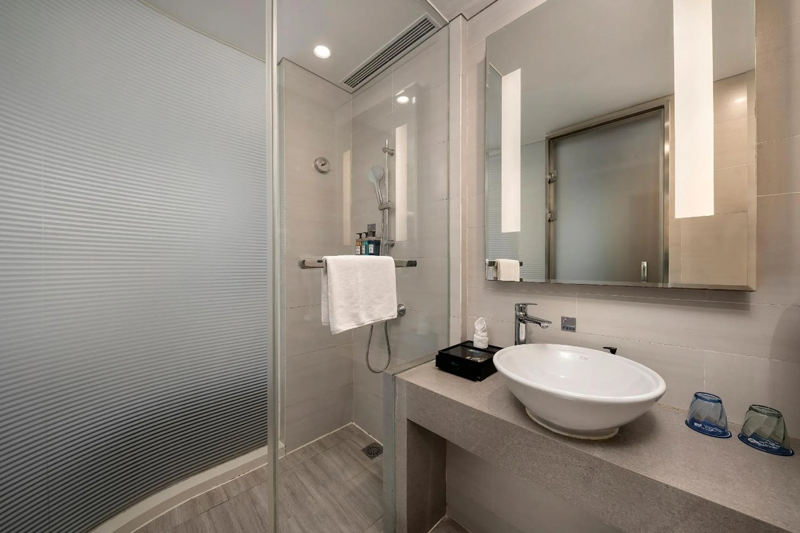 Superior Twin Room with River View in Holiday Inn Express Emei Mountain, an IHG Hotel