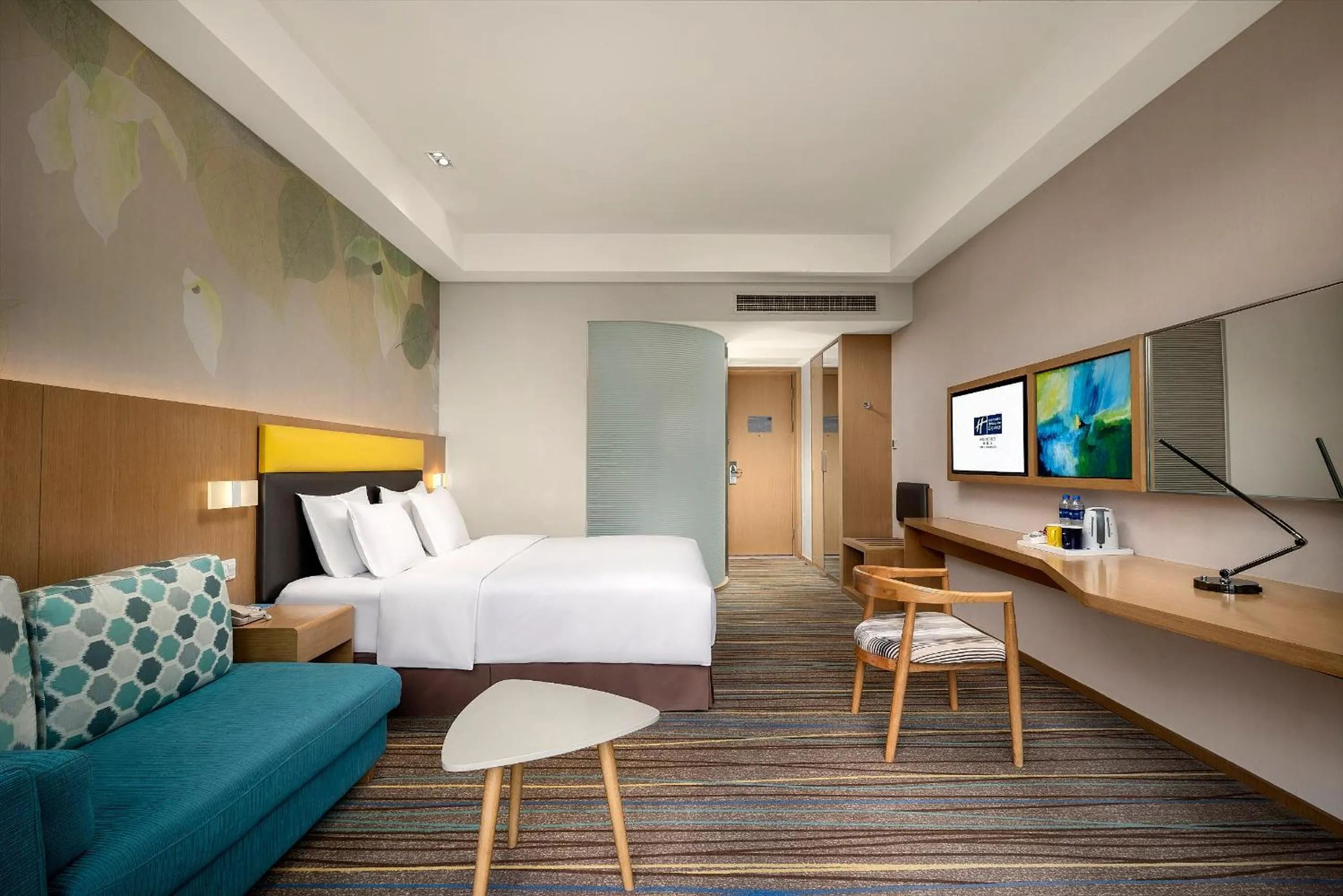 Superior King Room with River View in Holiday Inn Express Emei Mountain, an IHG Hotel